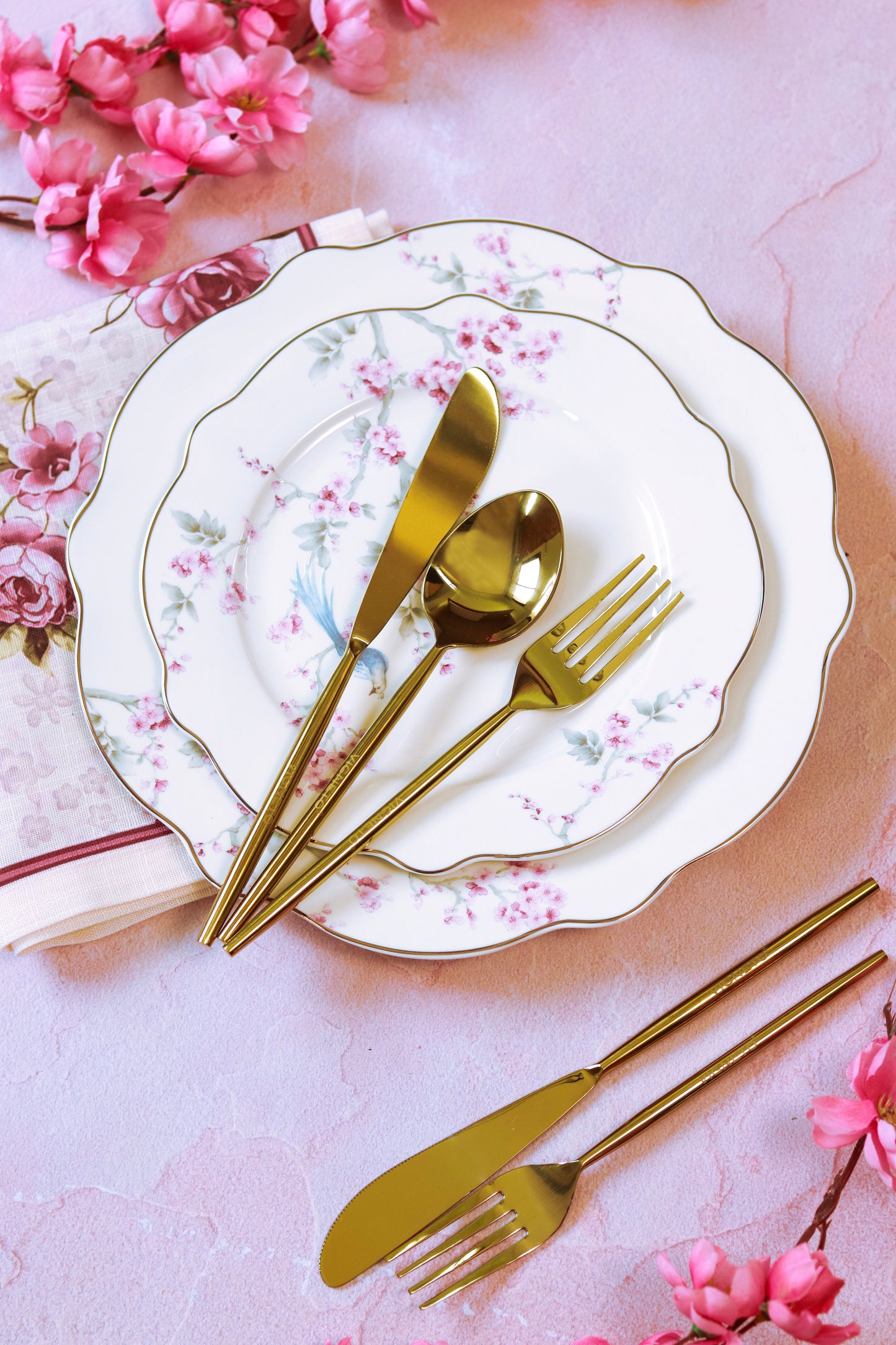 Round Table Spoon (Shine Gold Finish, Set of 6) - Vigneto
