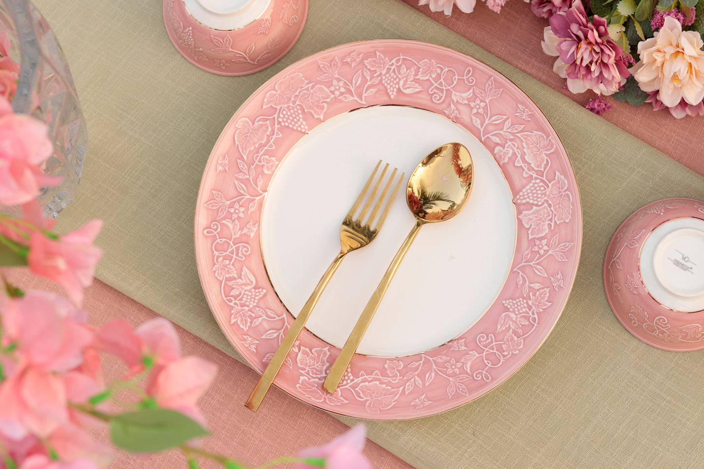 Pink Sapphire 7 Pcs Plate Set (1 Serving Plate, 6 Quarter Plates) - Vigneto