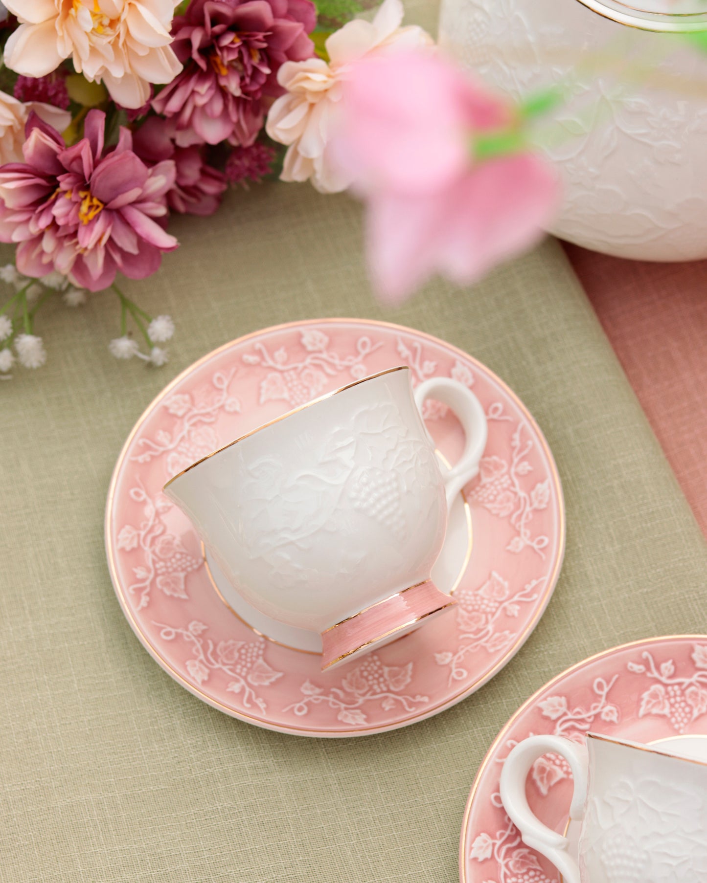 Pink Sapphire 15 Pcs Tea Set - Vigneto