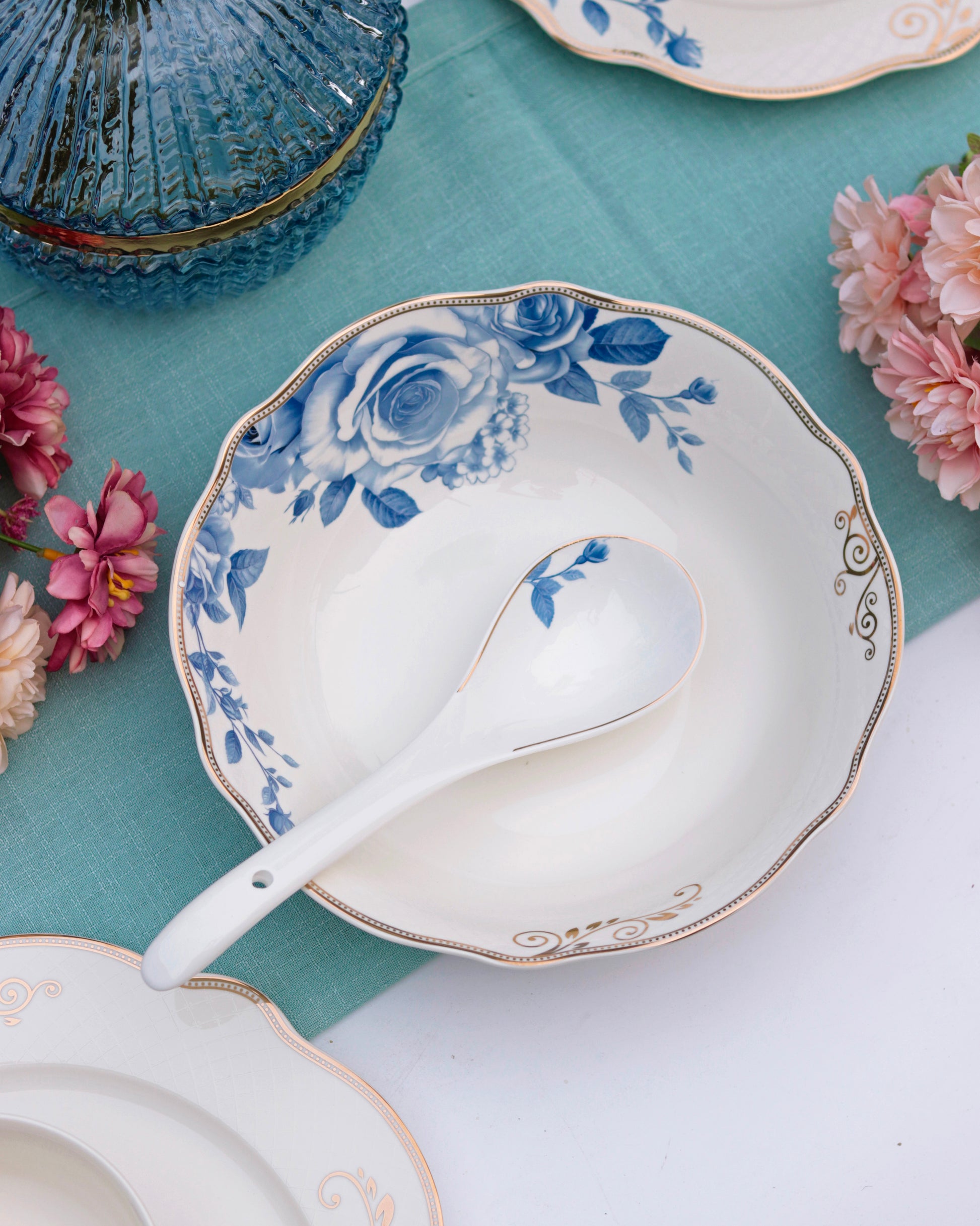 Azure Gold 36 Pcs Dinner Set - Vigneto