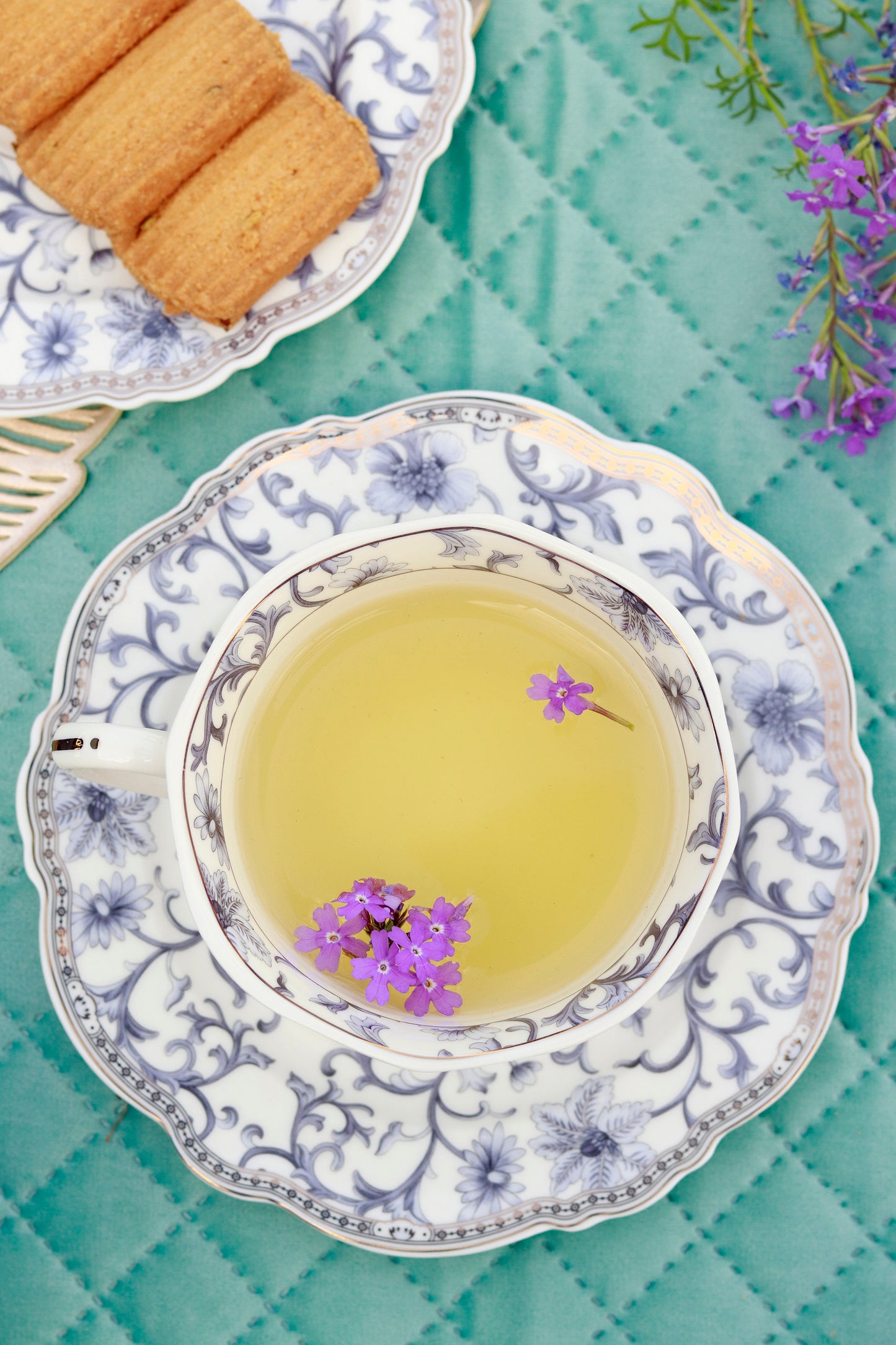 Royal Blue Cup and Saucer Set (Vintage Collection, 6 Cups and 6 Saucers) - Vigneto