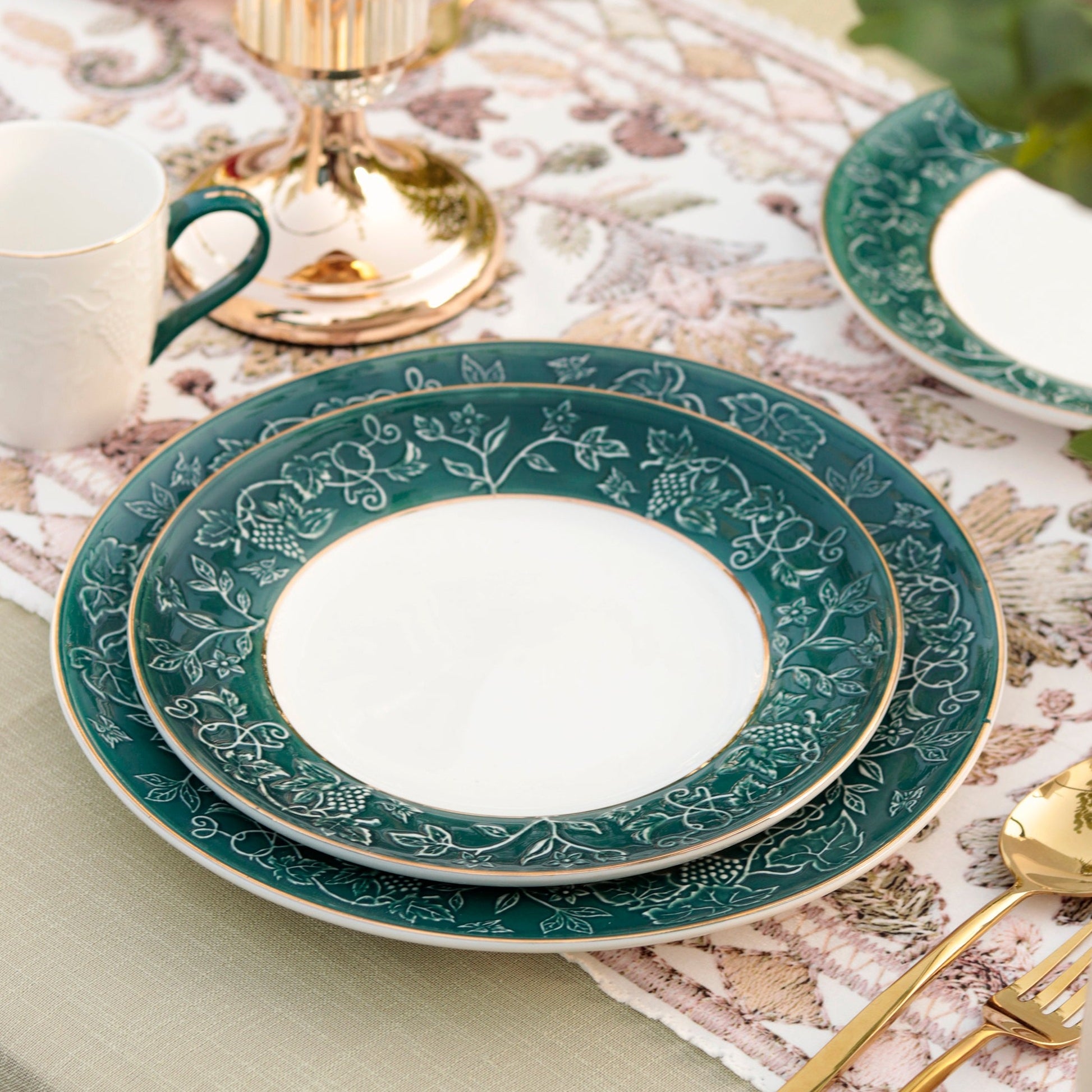 Emerald Green 7 Pcs Plate Set (1 Serving Plate, 6 Quarter Plates) - Vigneto