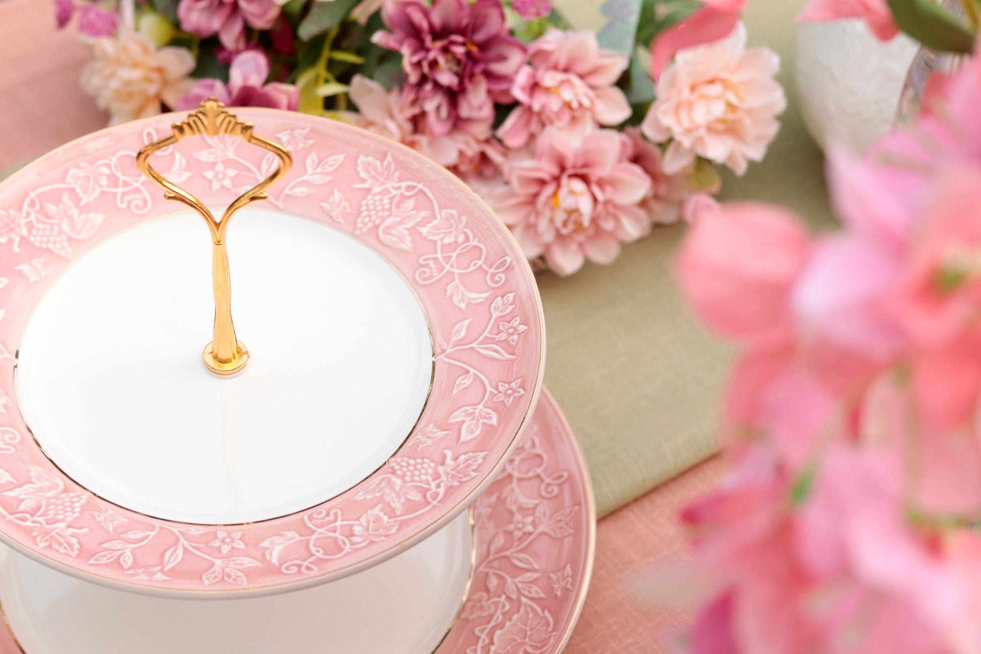 Pink Sapphire Two Tier Dessert Stand - Vigneto