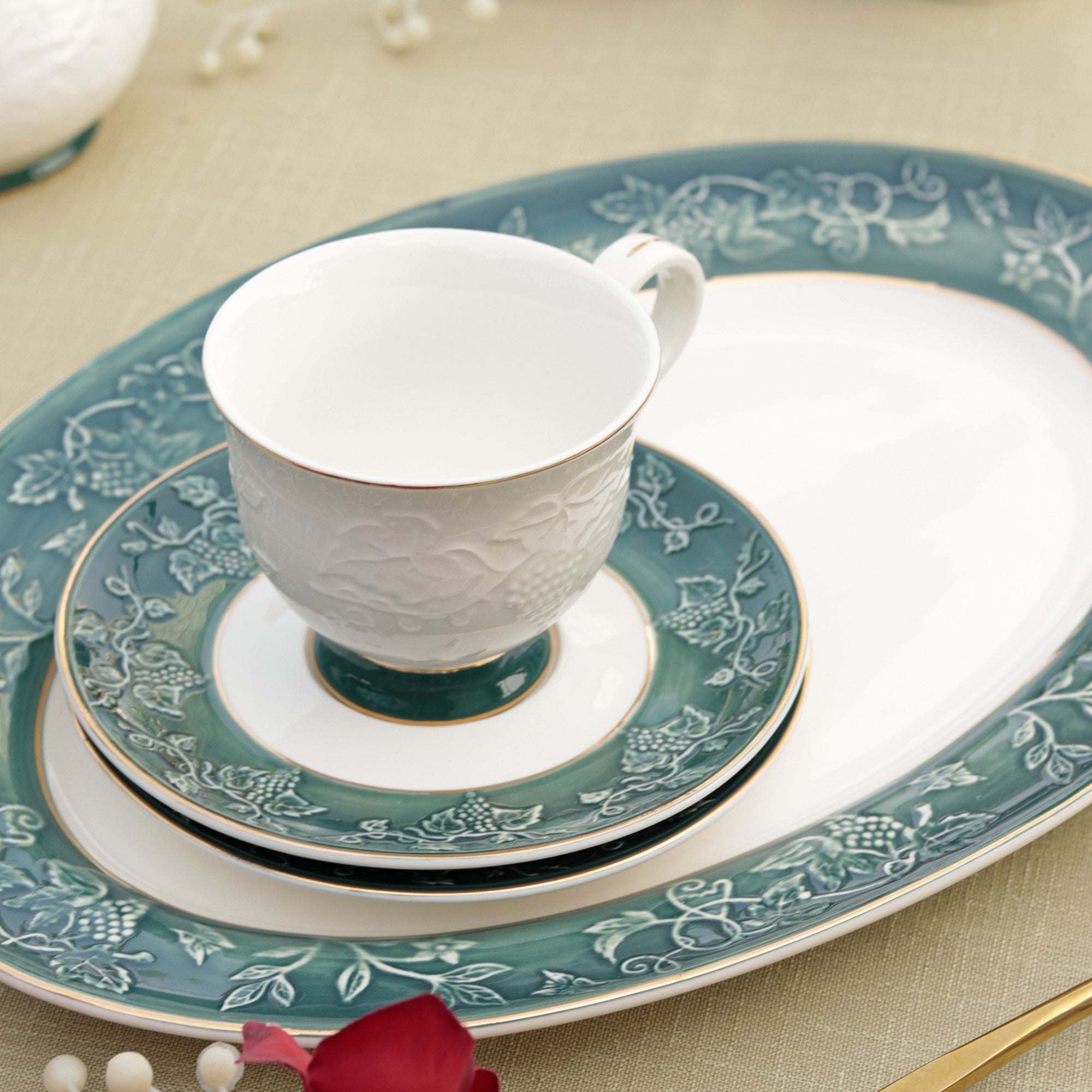 Victorian Green Cup and Saucer Set (6 Cups and 6 Saucers) – Vigneto