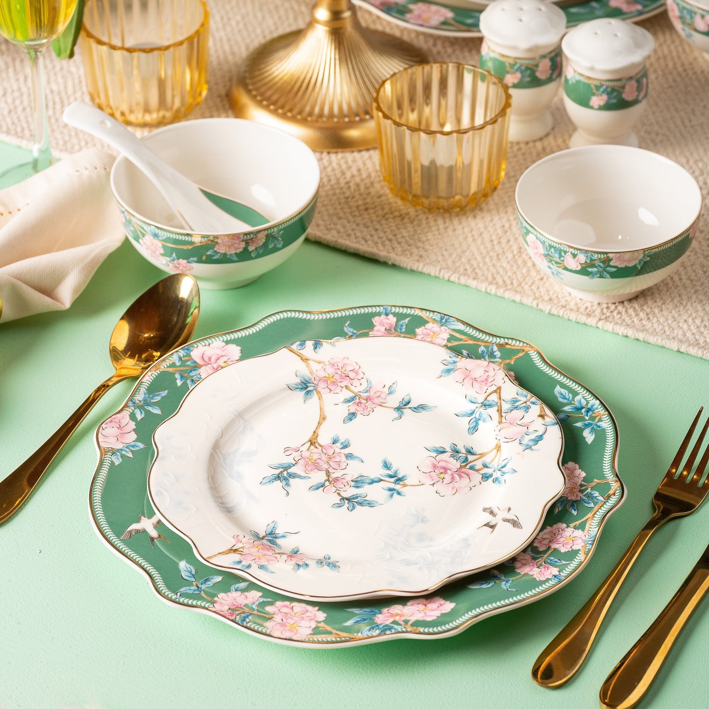 Victorian Green 36 Pcs Dinner Set - Vigneto