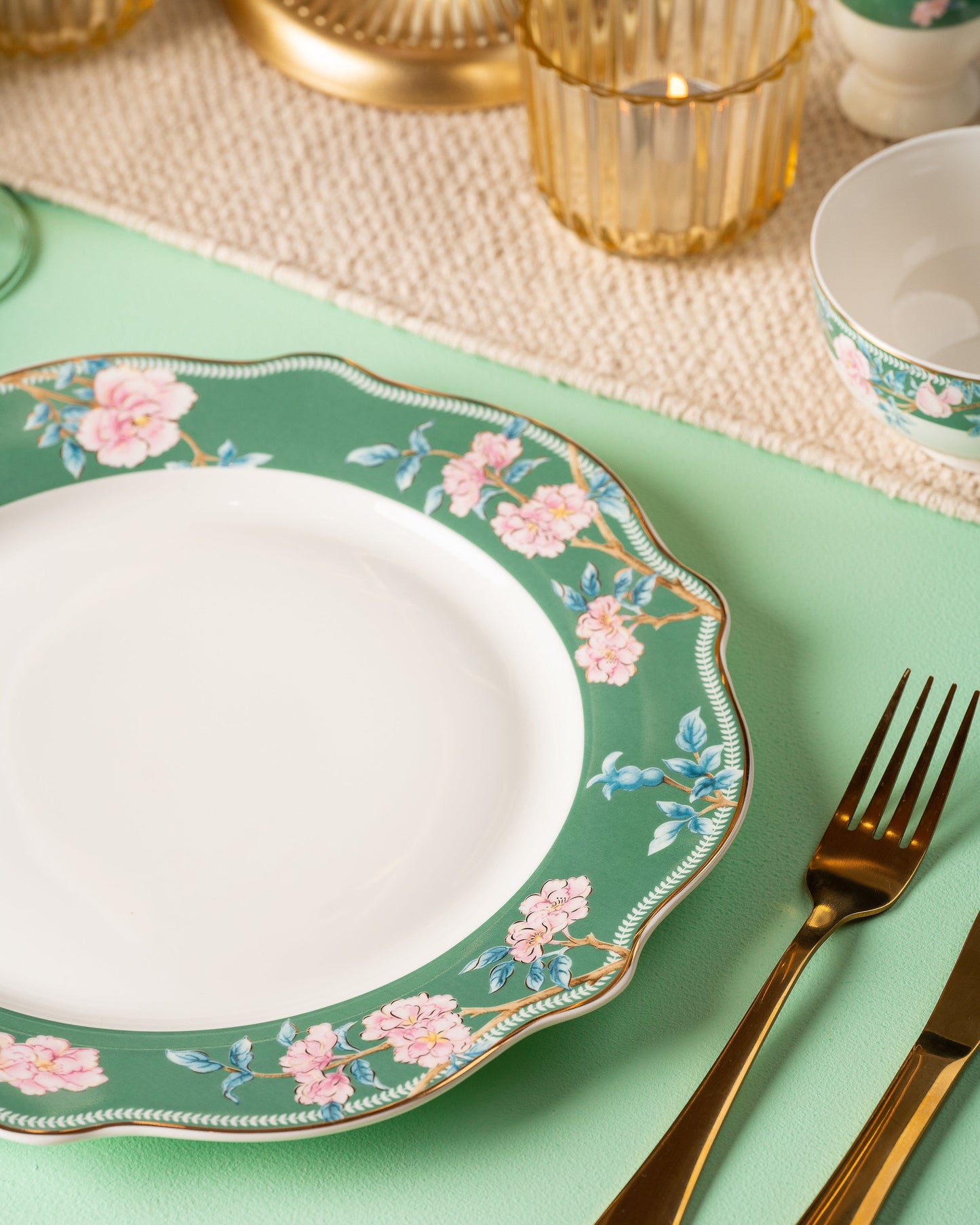 Victorian Green 36 Pcs Dinner Set - Vigneto