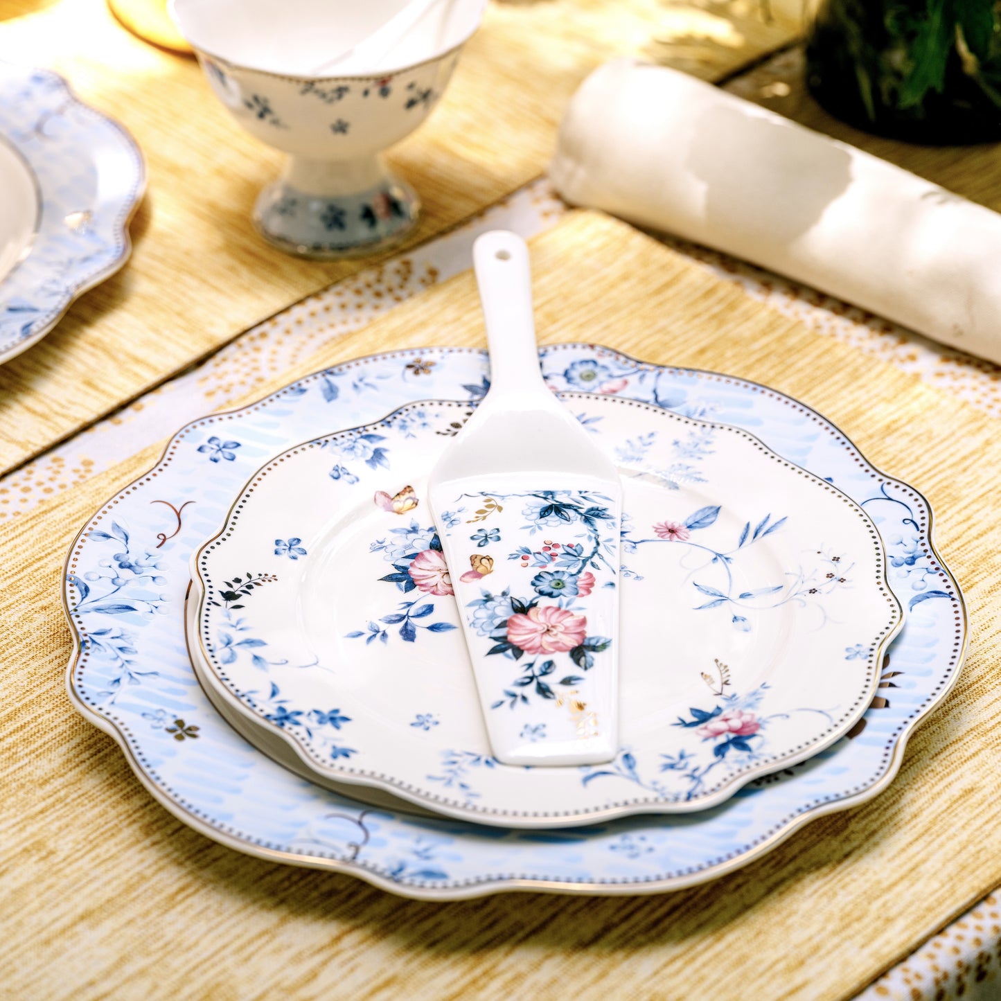 Spring Meadows 8 Pcs Snack Set (1 Serving Plate, 6 Quarter Plates, 1 Server) - Vigneto