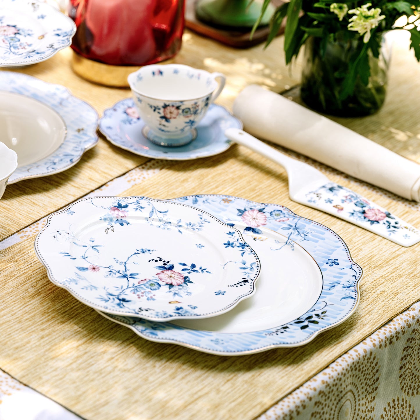 Spring Meadows 8 Pcs Snack Set (1 Serving Plate, 6 Quarter Plates, 1 Server) - Vigneto