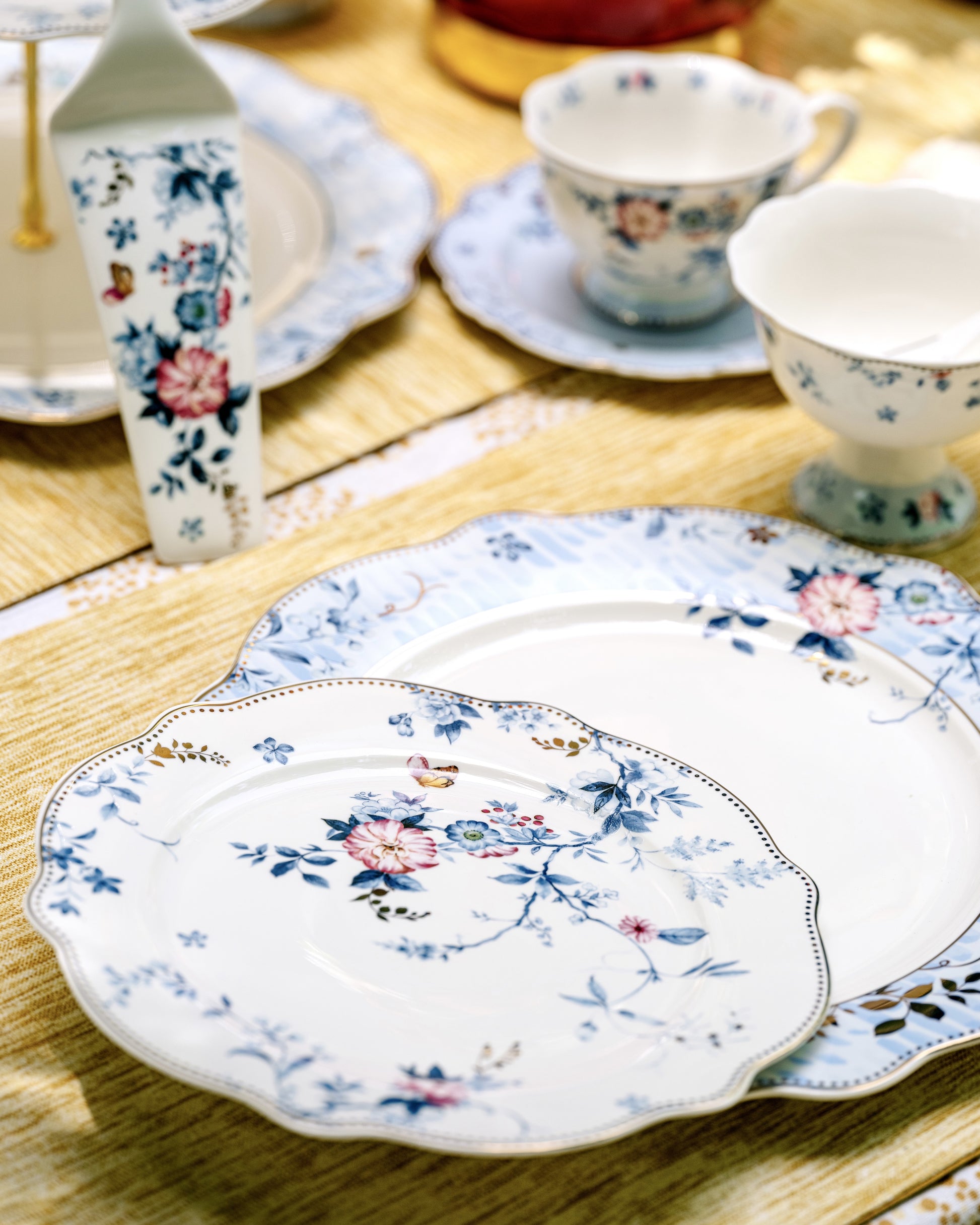 Spring Meadows 8" Quarter Plates (Set of 6) - Vigneto