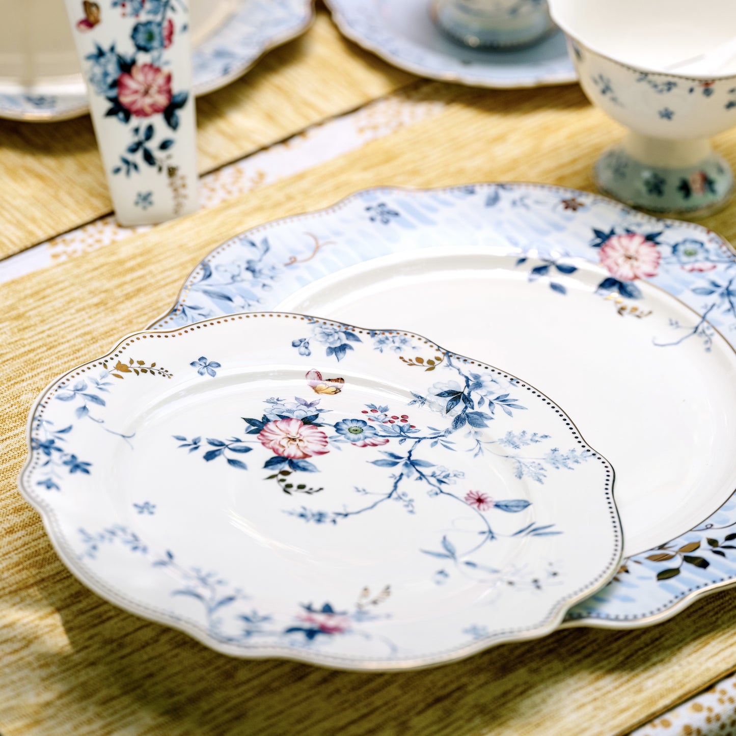 Spring Meadows 8 Pcs Snack Set (1 Serving Plate, 6 Quarter Plates, 1 Server) - Vigneto