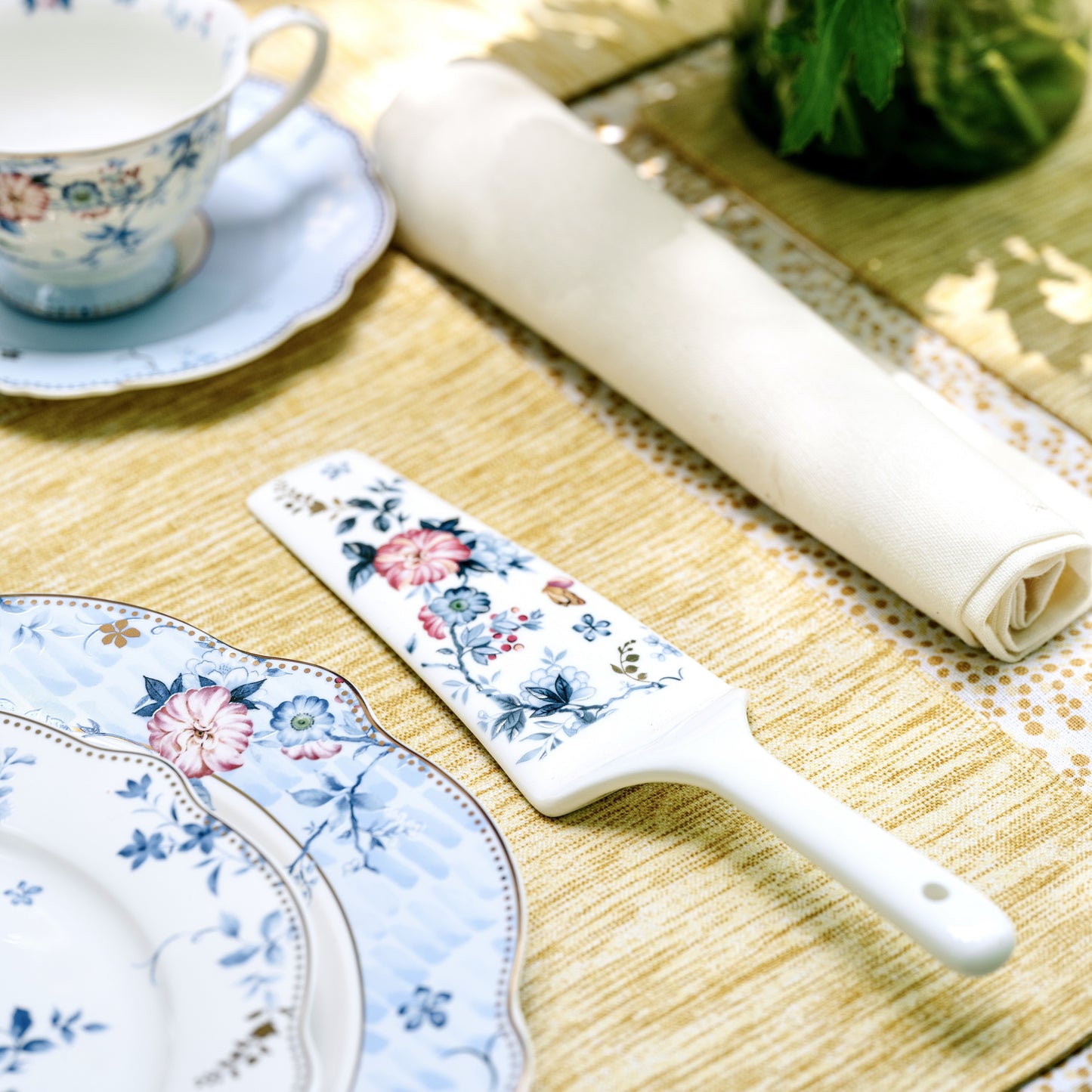Spring Meadows 8 Pcs Snack Set (1 Serving Plate, 6 Quarter Plates, 1 Server) - Vigneto