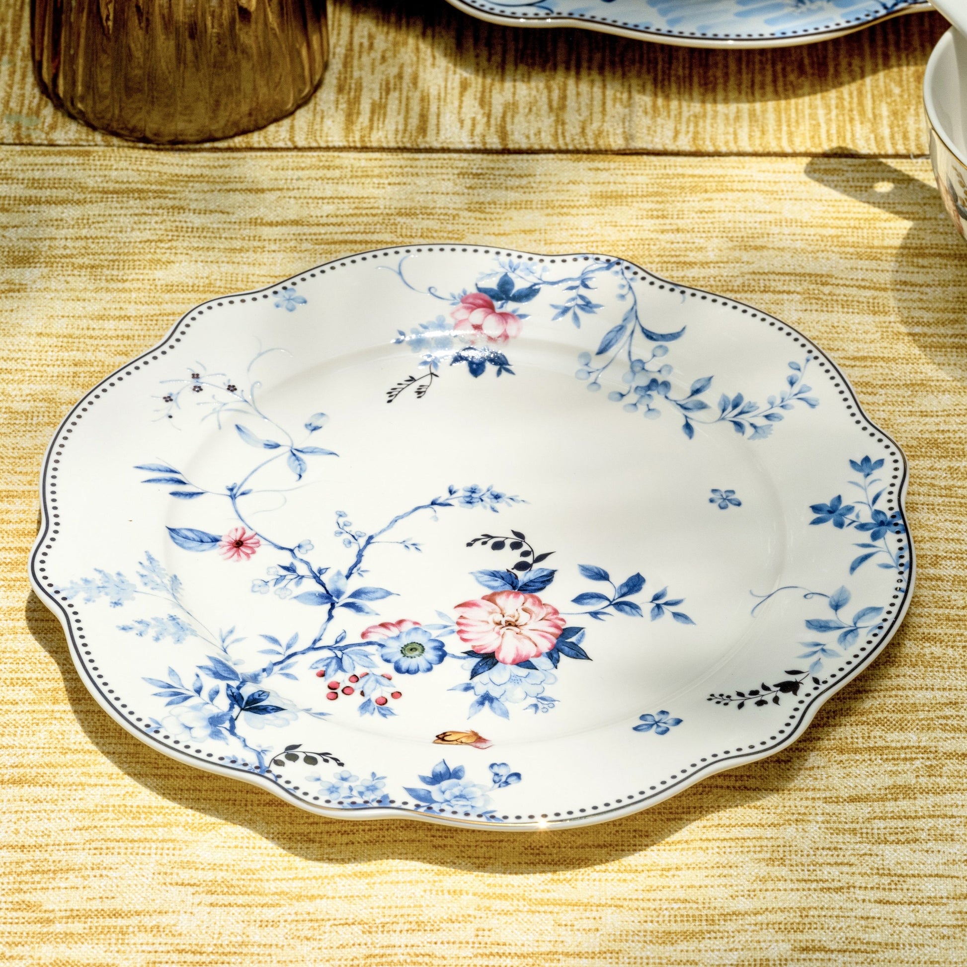 Spring Meadows 8" Quarter Plates (Set of 6) - Vigneto