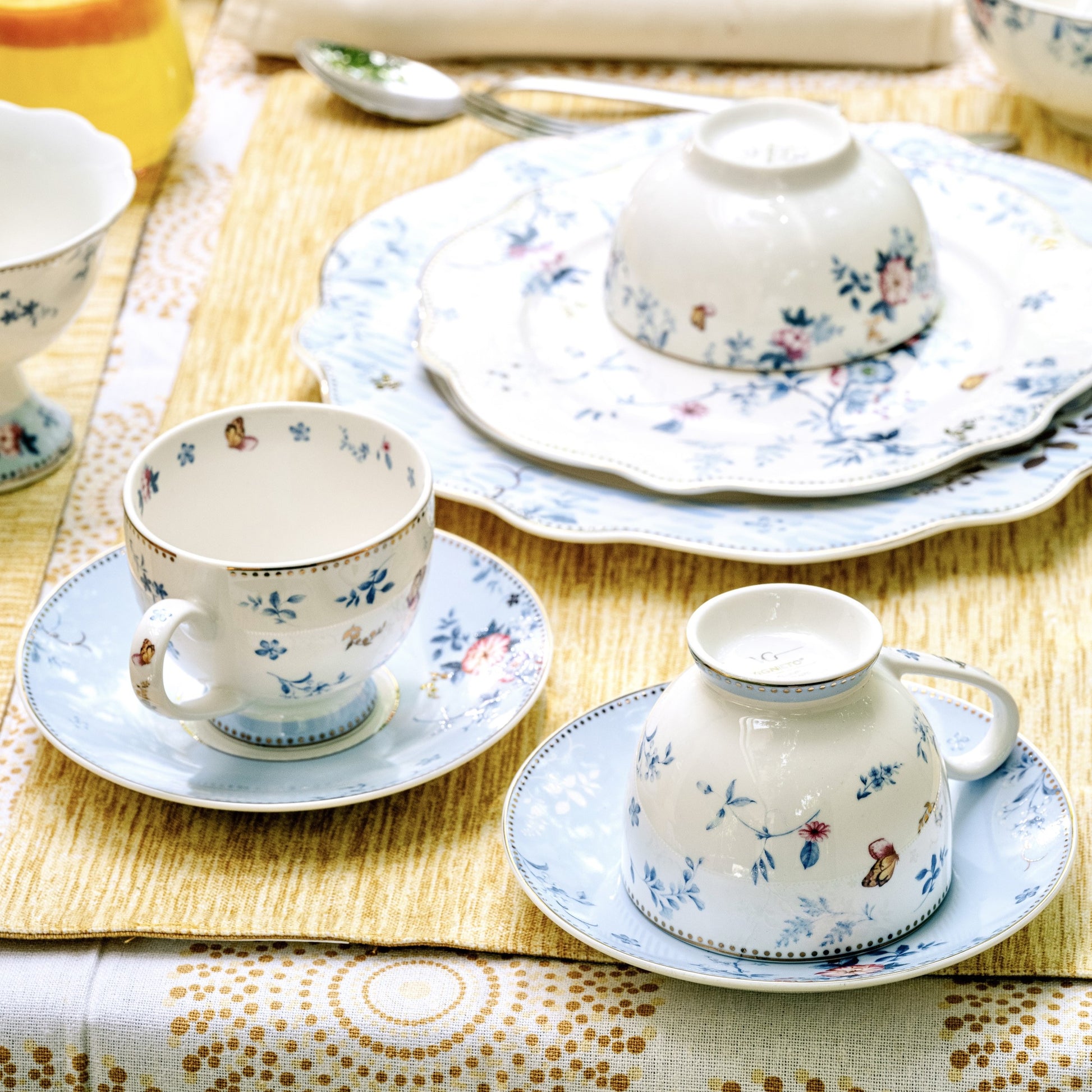 Spring Meadows Cup and Saucer Set (6 Cups and 6 Saucers) - Vigneto