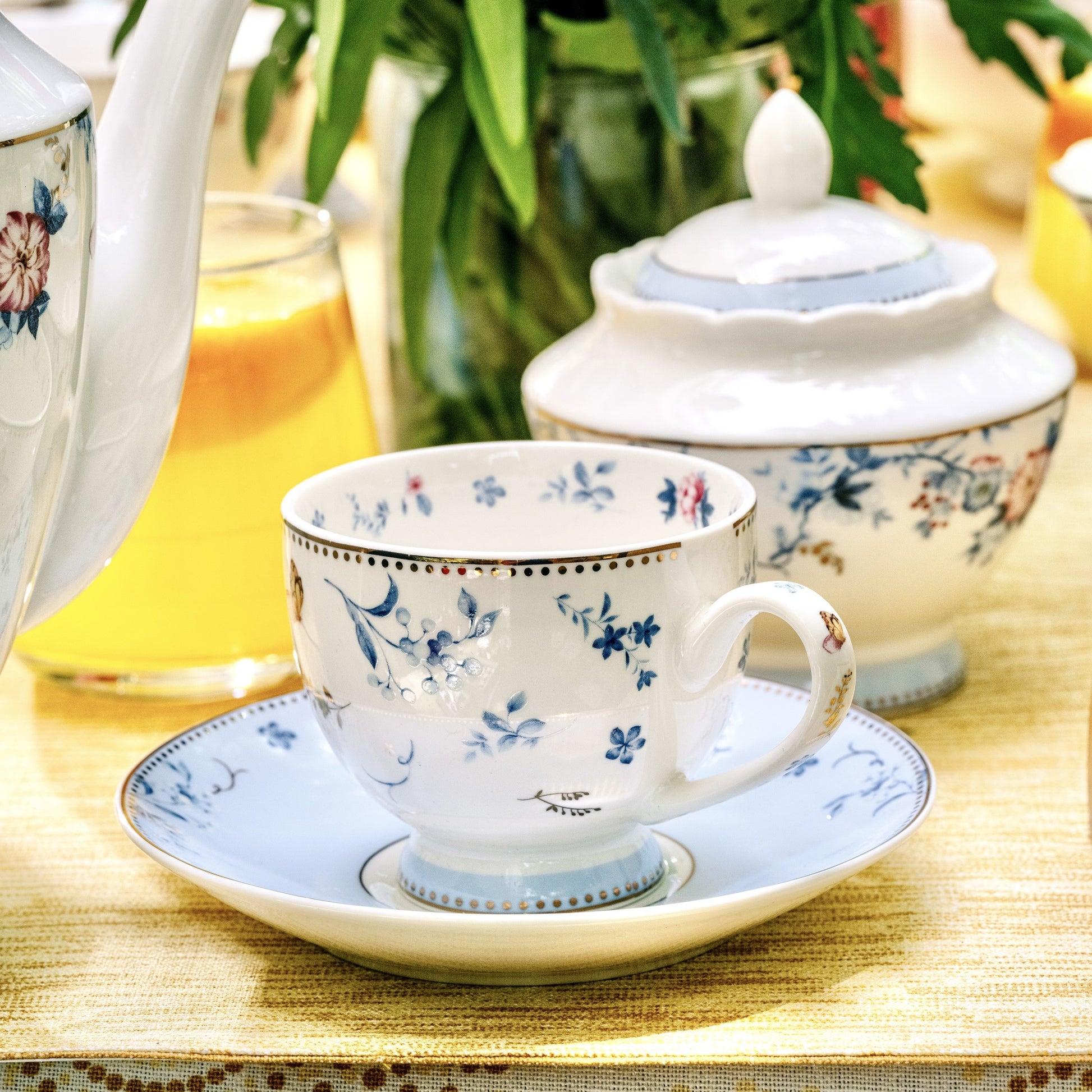 Spring Meadows Cup and Saucer Set (6 Cups and 6 Saucers) - Vigneto