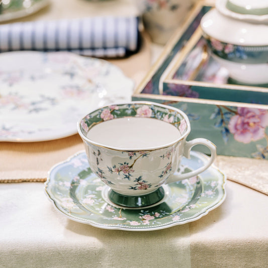 Victorian Green Cup and Saucer Set (Vintage Collection, 6 Cups and 6 Saucers) - Vigneto