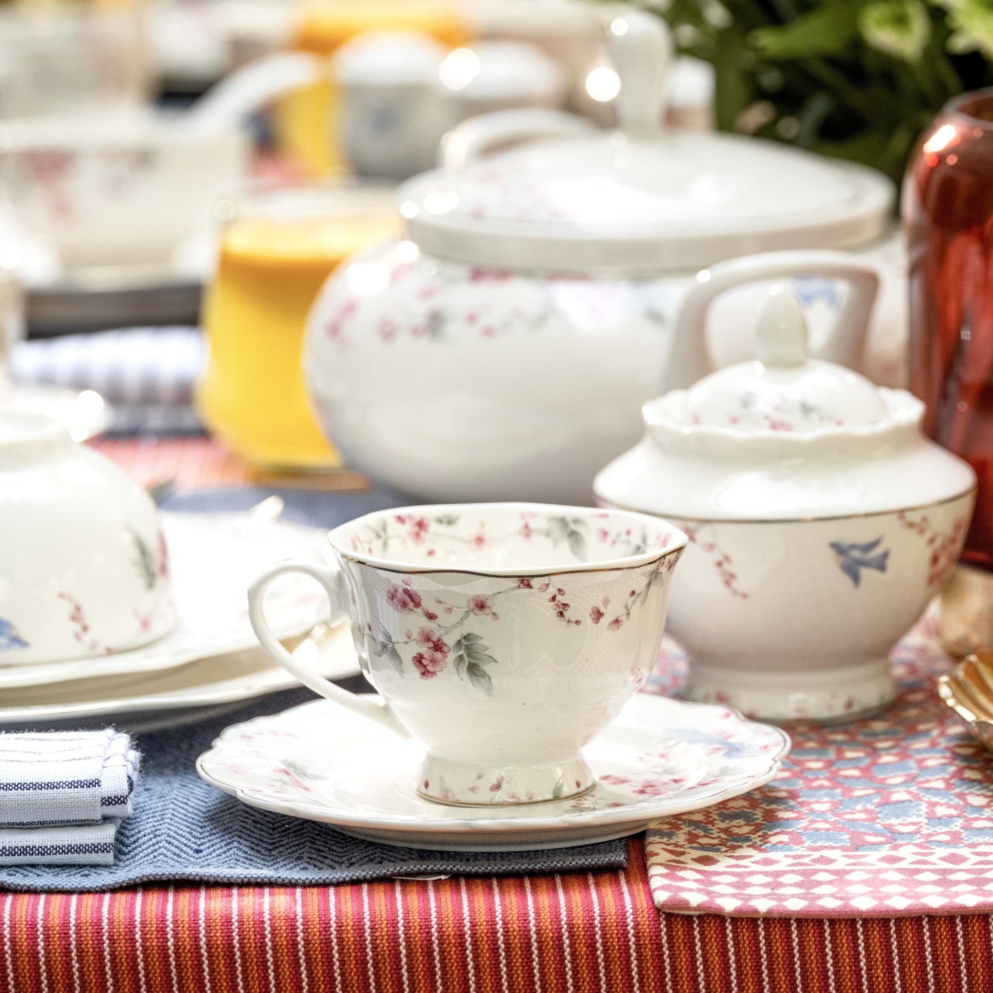 Orchid Bliss Cup and Saucer Set (Vintage Collection, 6 Cups and 6 Saucers) - Vigneto