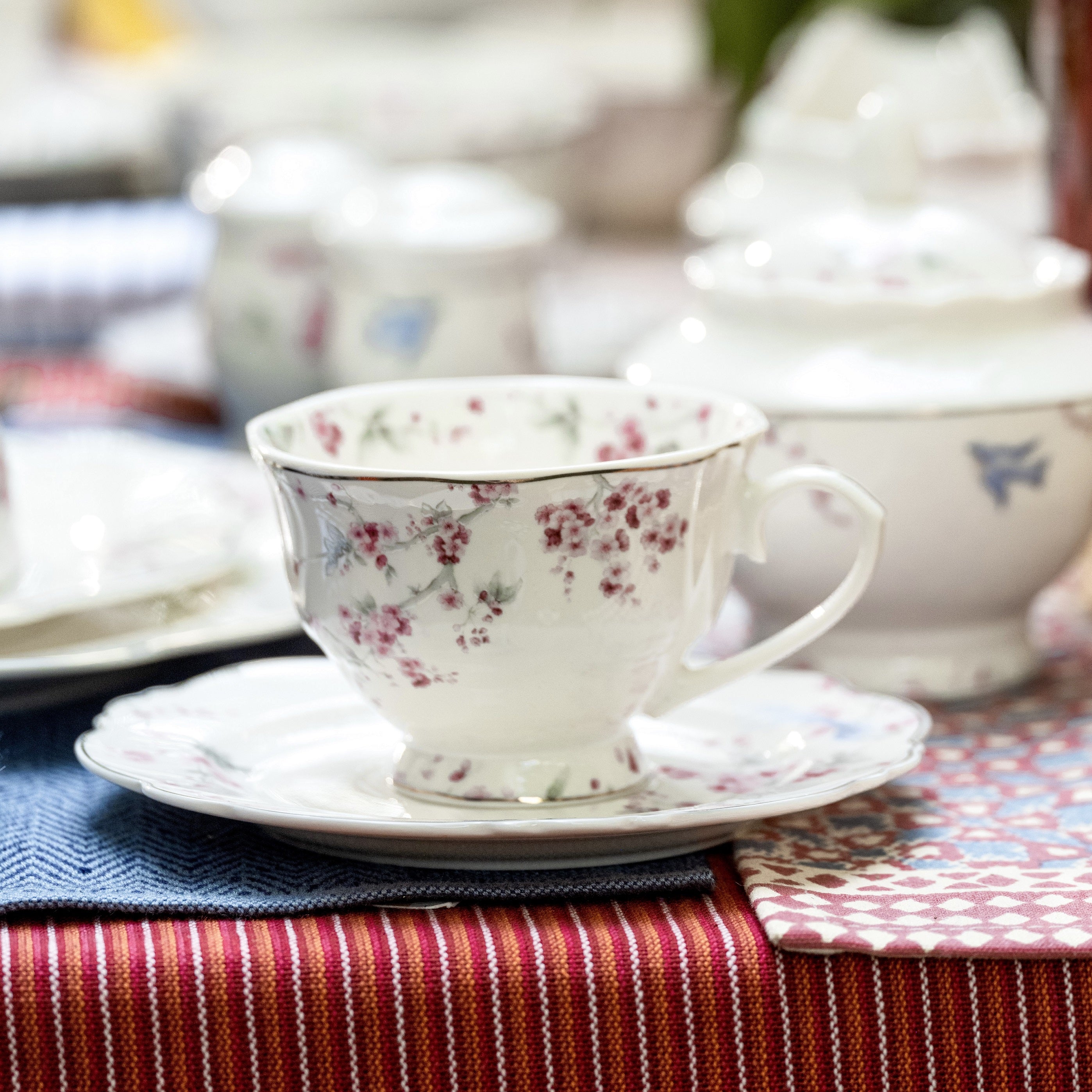 Floral Brown and Gold Embossed Cup and Saucer Set (Set of 6 Cups and 6 –  Vigneto