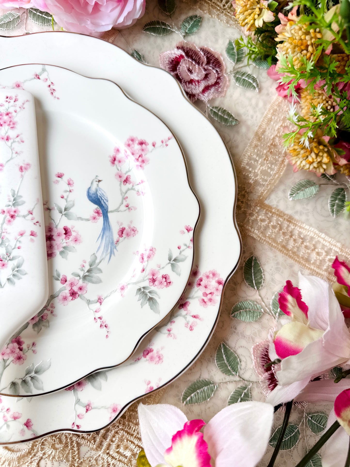 Orchid Bliss 8 Pcs Snack Set (1 Serving Plate, 6 Quarter Plates, 1 Server) - Vigneto