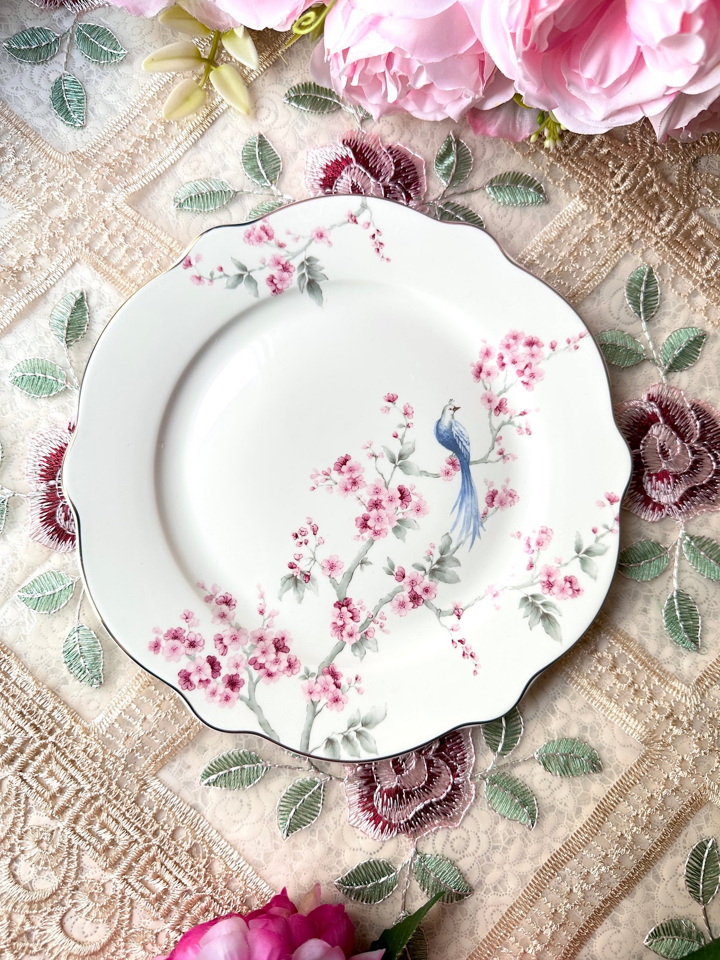 Orchid Bliss 8 Pcs Snack Set (1 Serving Plate, 6 Quarter Plates, 1 Server) - Vigneto