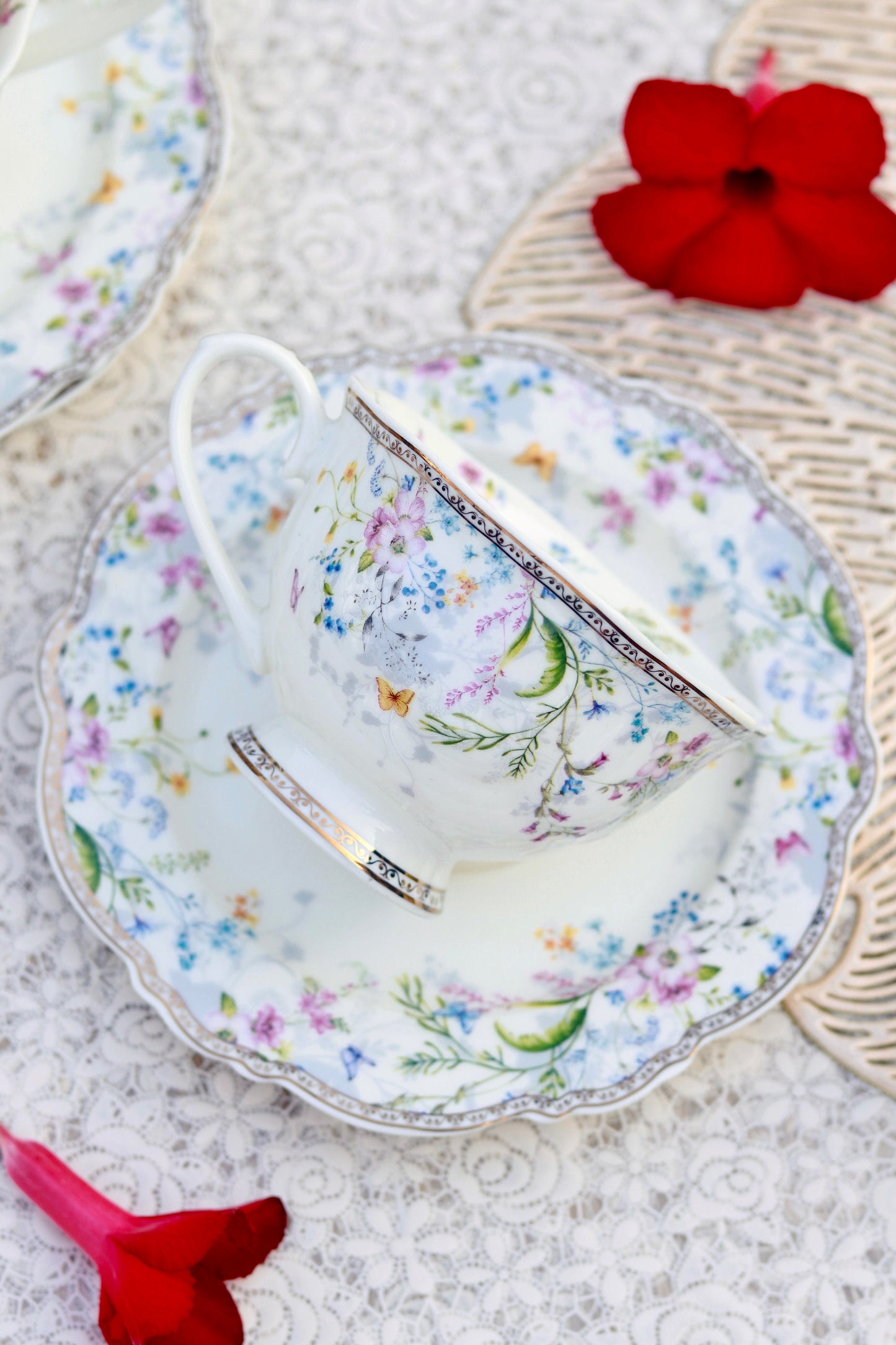 Flower Bed Cup and Saucer Set (Vintage Collection, 6 Cups and 6 Saucers) - Vigneto