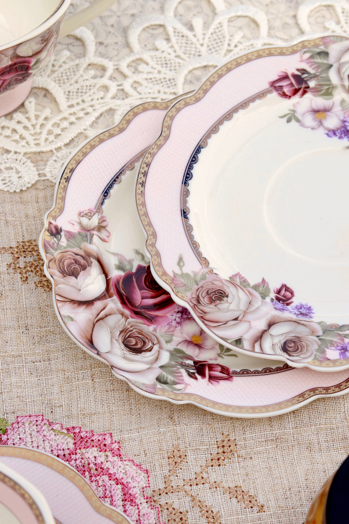 Rose Garden Cup and Saucer Set (Vintage Collection, 6 Cups and 6 Saucers) - Vigneto