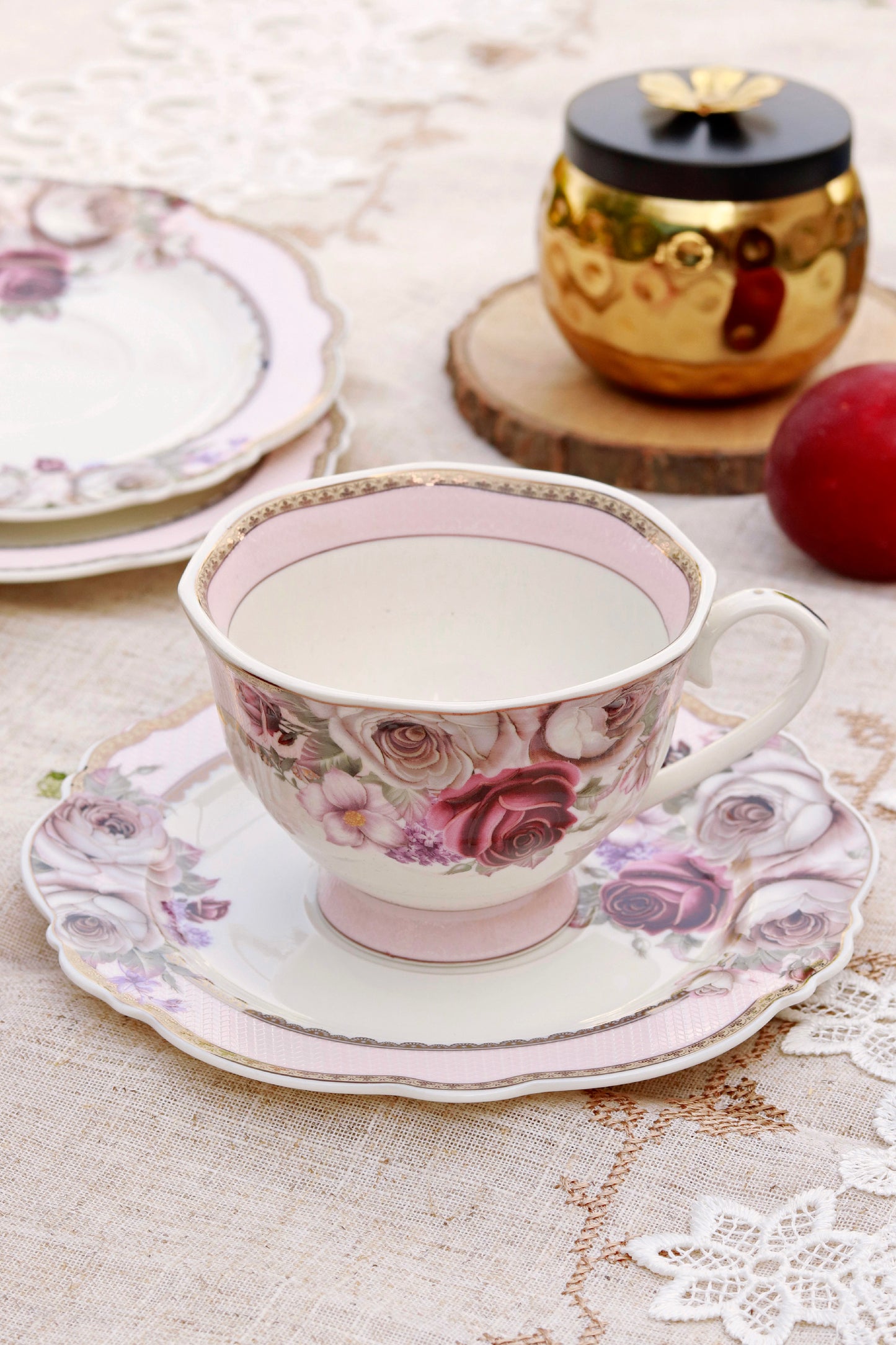 Rose Garden Cup and Saucer Set (Vintage Collection, 6 Cups and 6 Saucers) - Vigneto