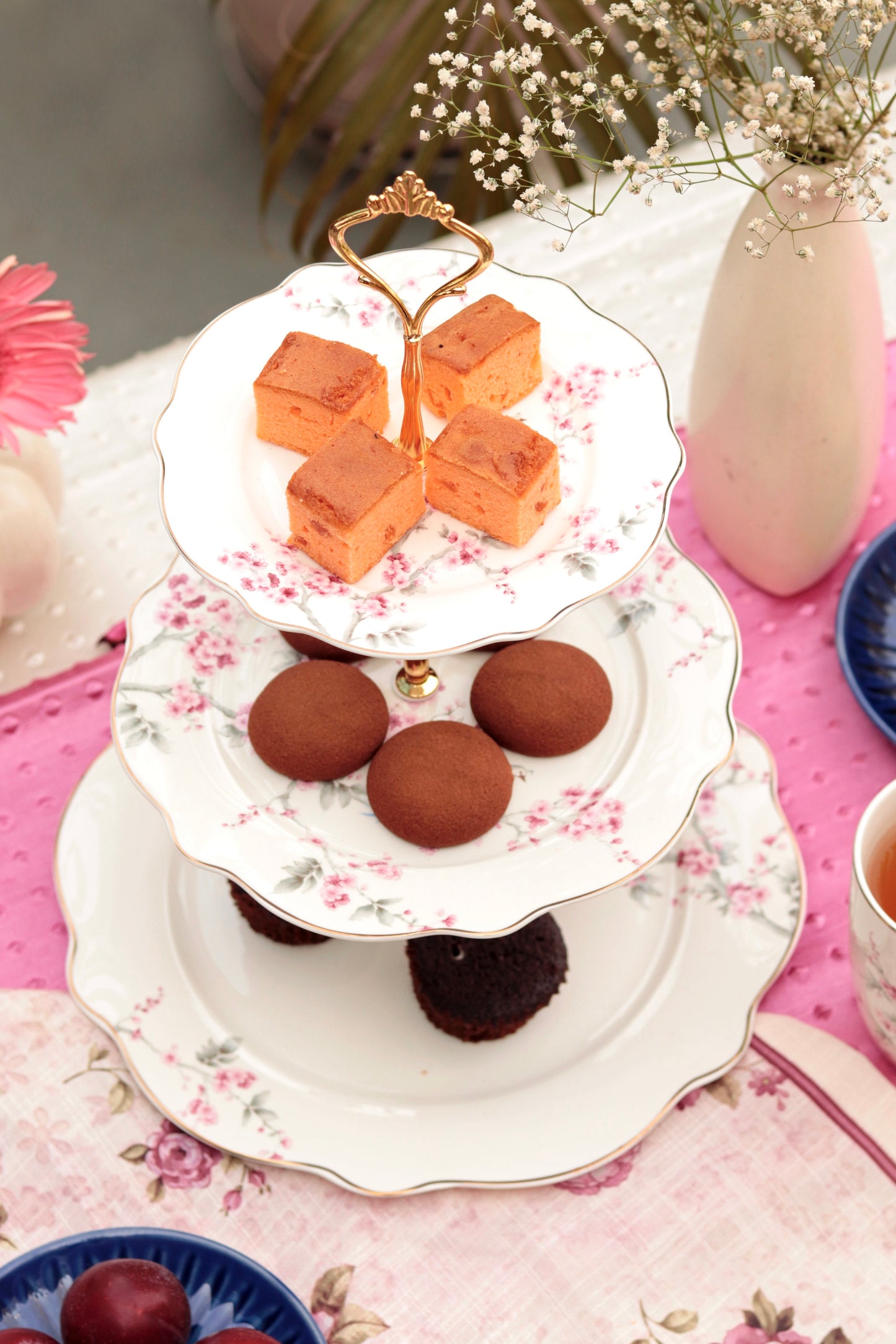 Orchid Bliss Three Tier Dessert Stand - Vigneto
