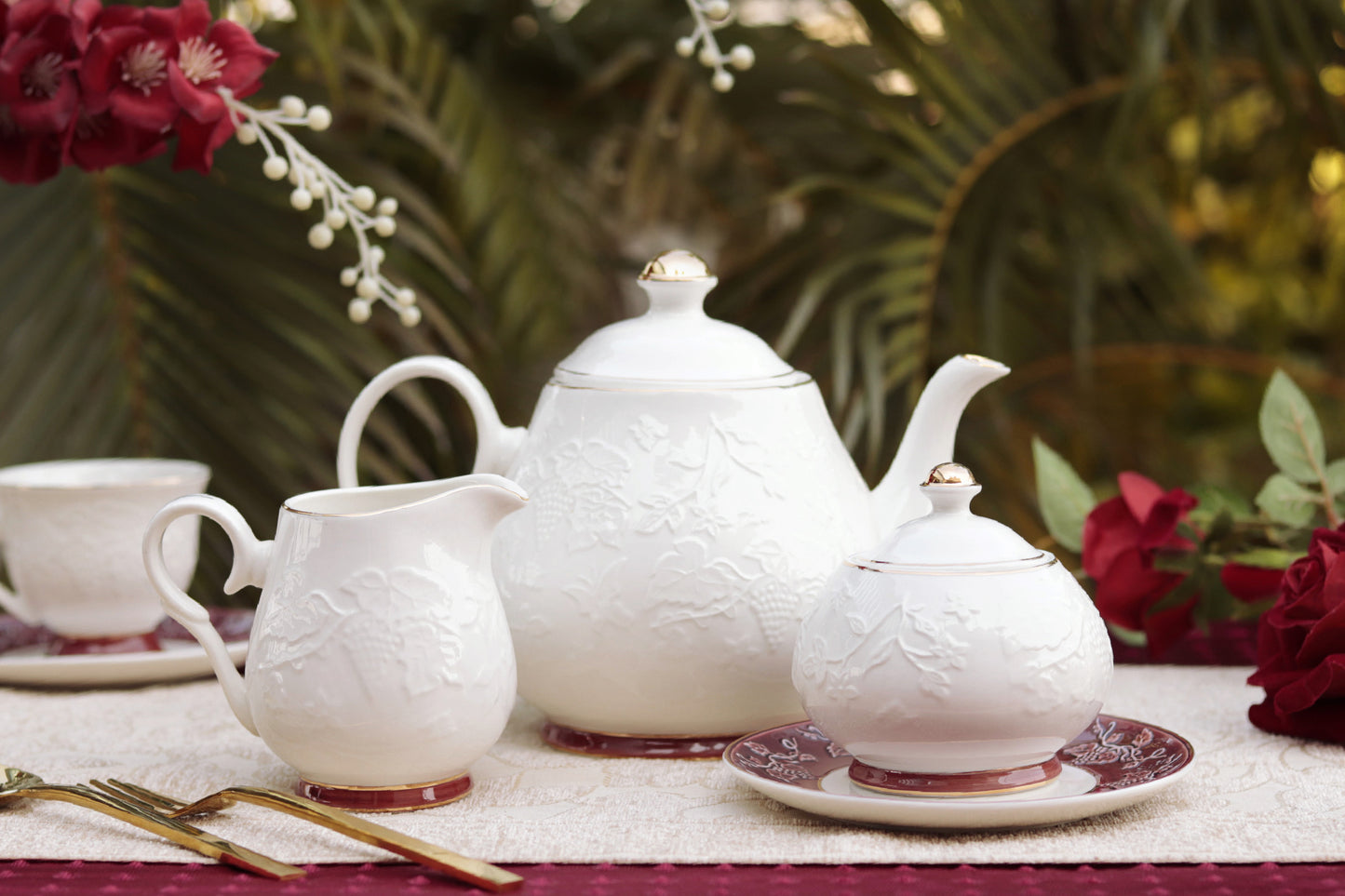 Ruby Red 15 Pcs Tea Set - Vigneto