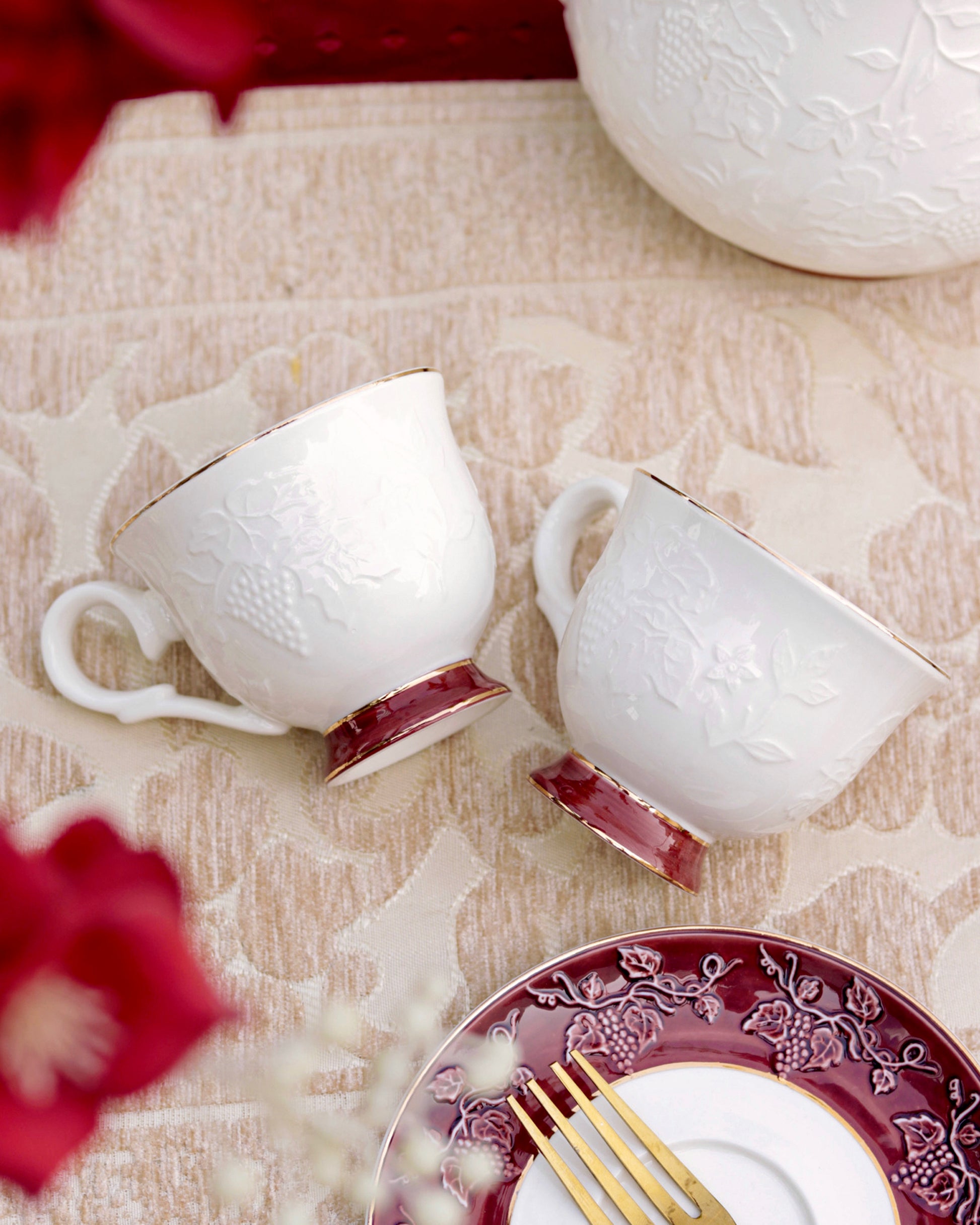 Ruby Red Cup and Saucer Set (6 Cups and 6 Saucers) - Vigneto