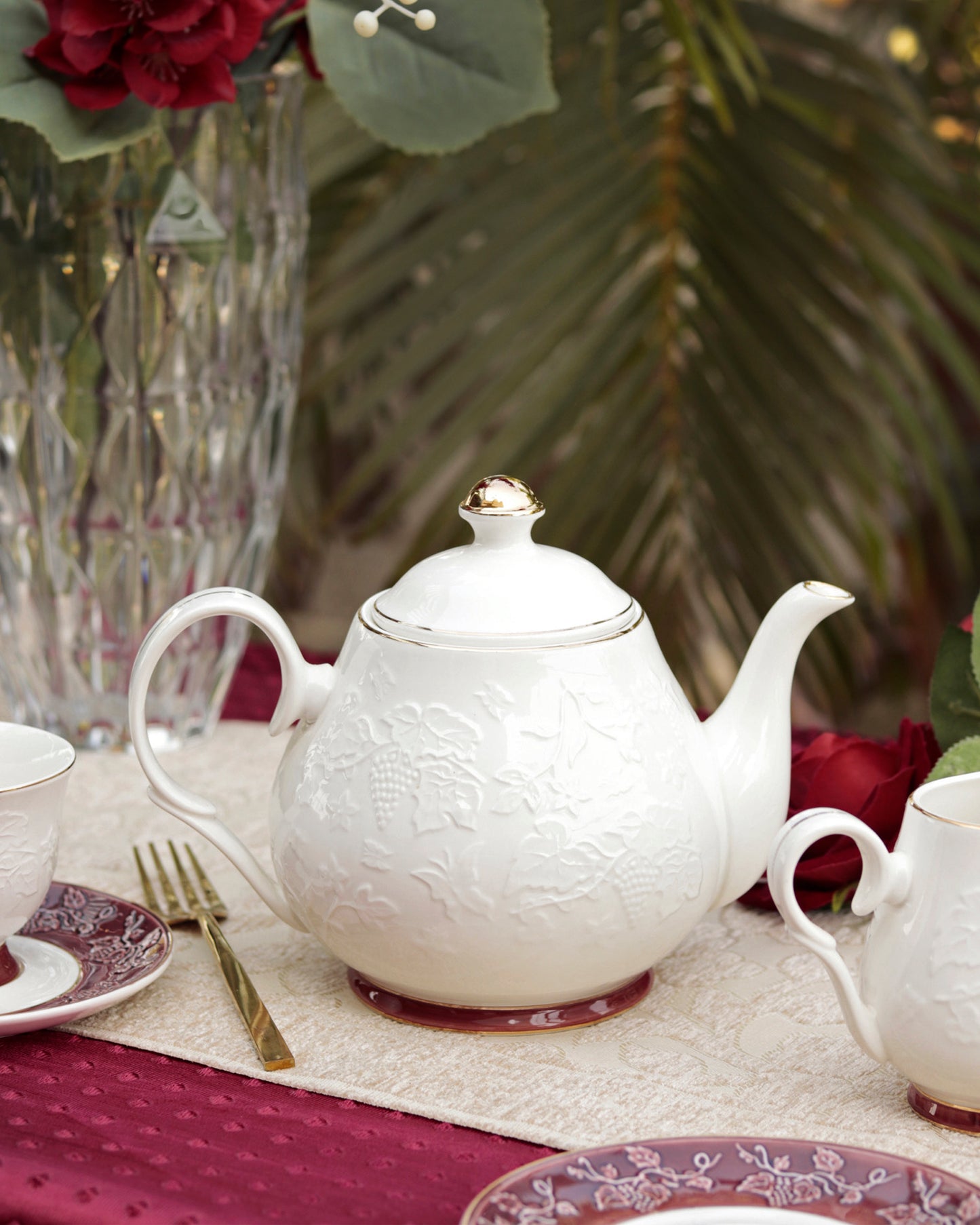 Ruby Red 15 Pcs Tea Set - Vigneto