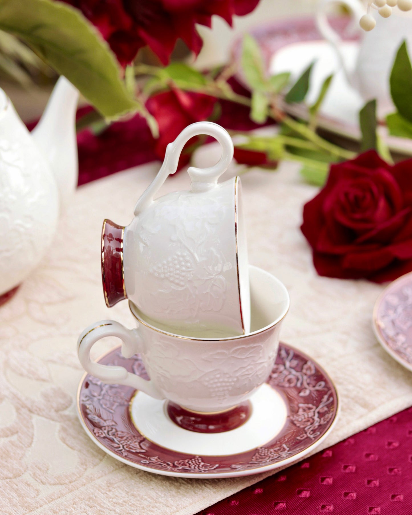 Ruby Red 15 Pcs Tea Set - Vigneto