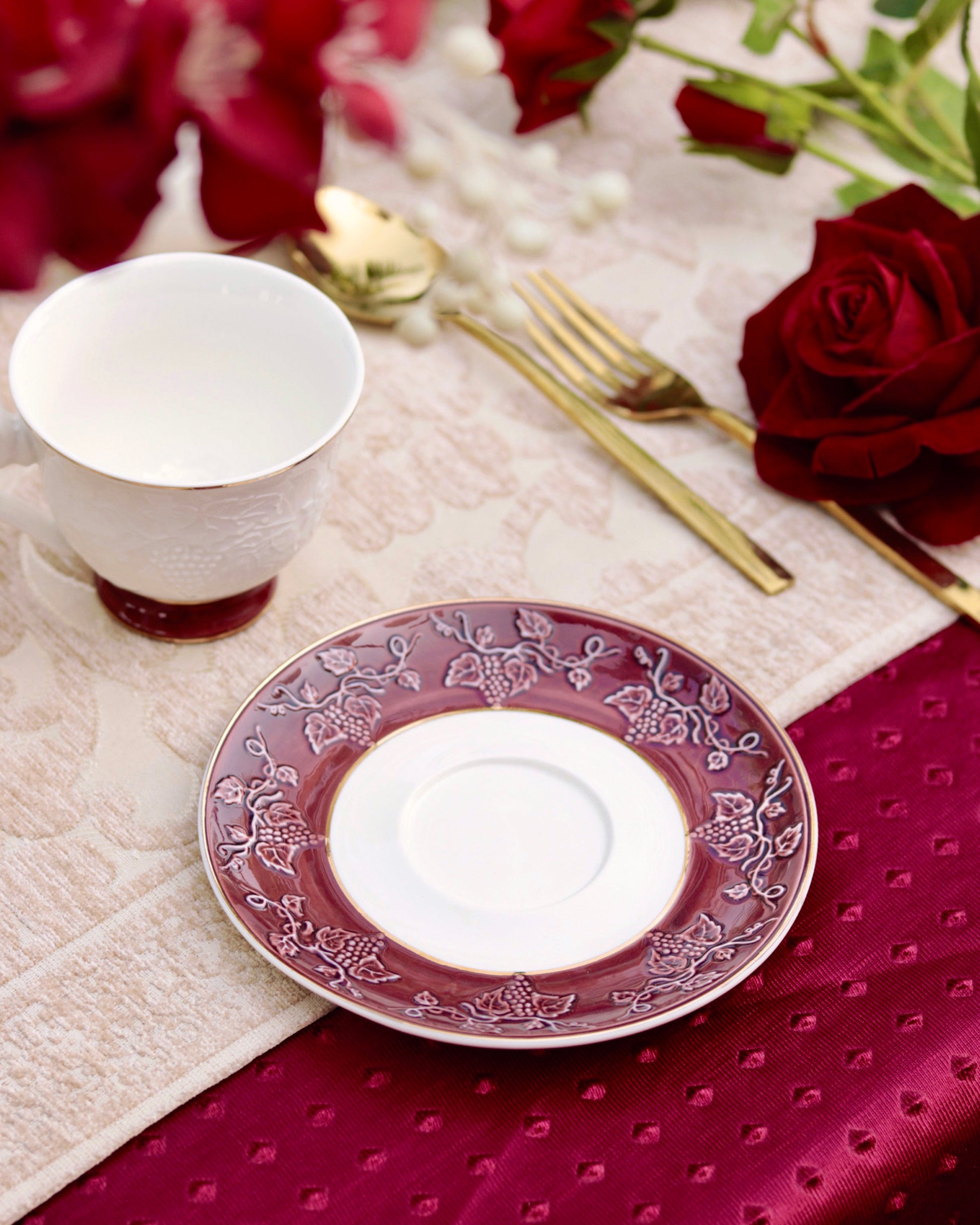 Ruby Red Cup and Saucer Set (6 Cups and 6 Saucers) - Vigneto