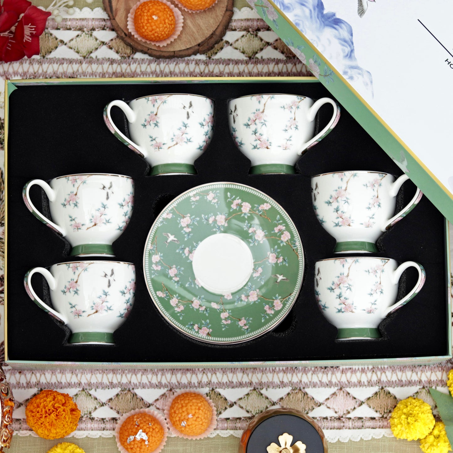 Victorian Green Cup and Saucer Set (6 Cups and 6 Saucers) - Vigneto