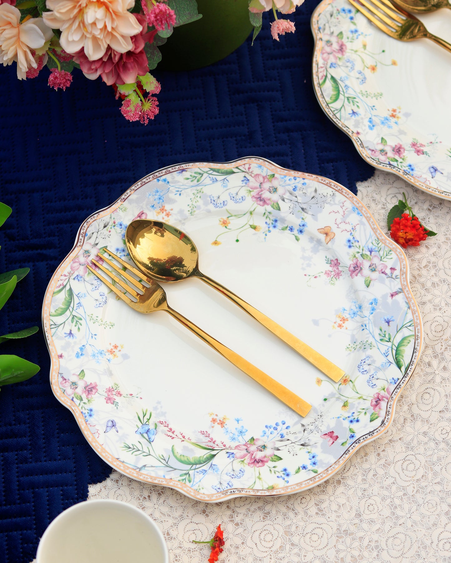 Flower Bed 10.5" Dinner Plates (Set of 6) - Vigneto