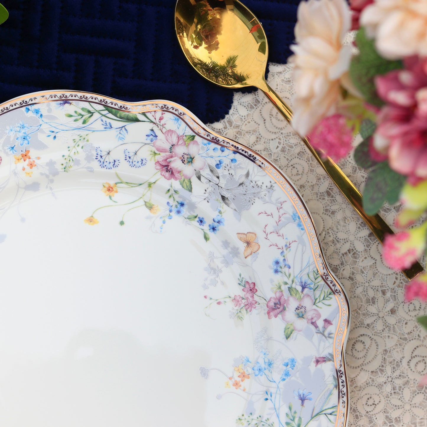 Flower Bed 10.5" Dinner Plates (Set of 6) - Vigneto