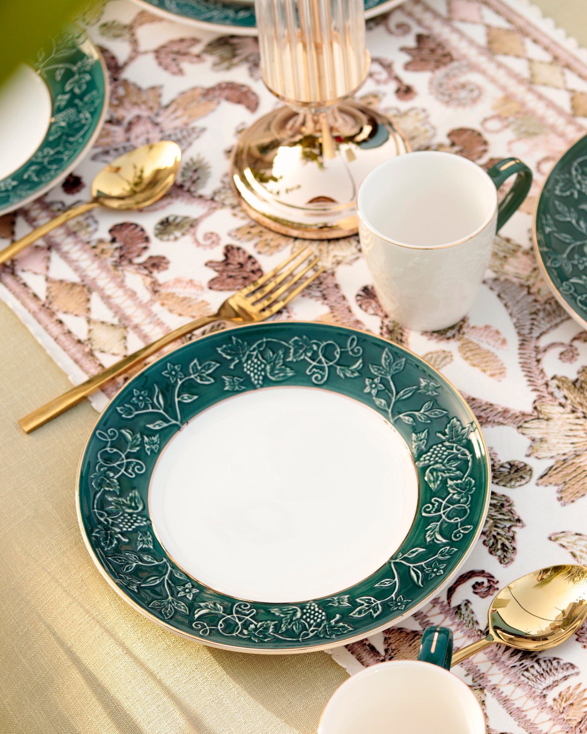 Emerald Green 7 Pcs Plate Set (1 Serving Plate, 6 Quarter Plates) - Vigneto