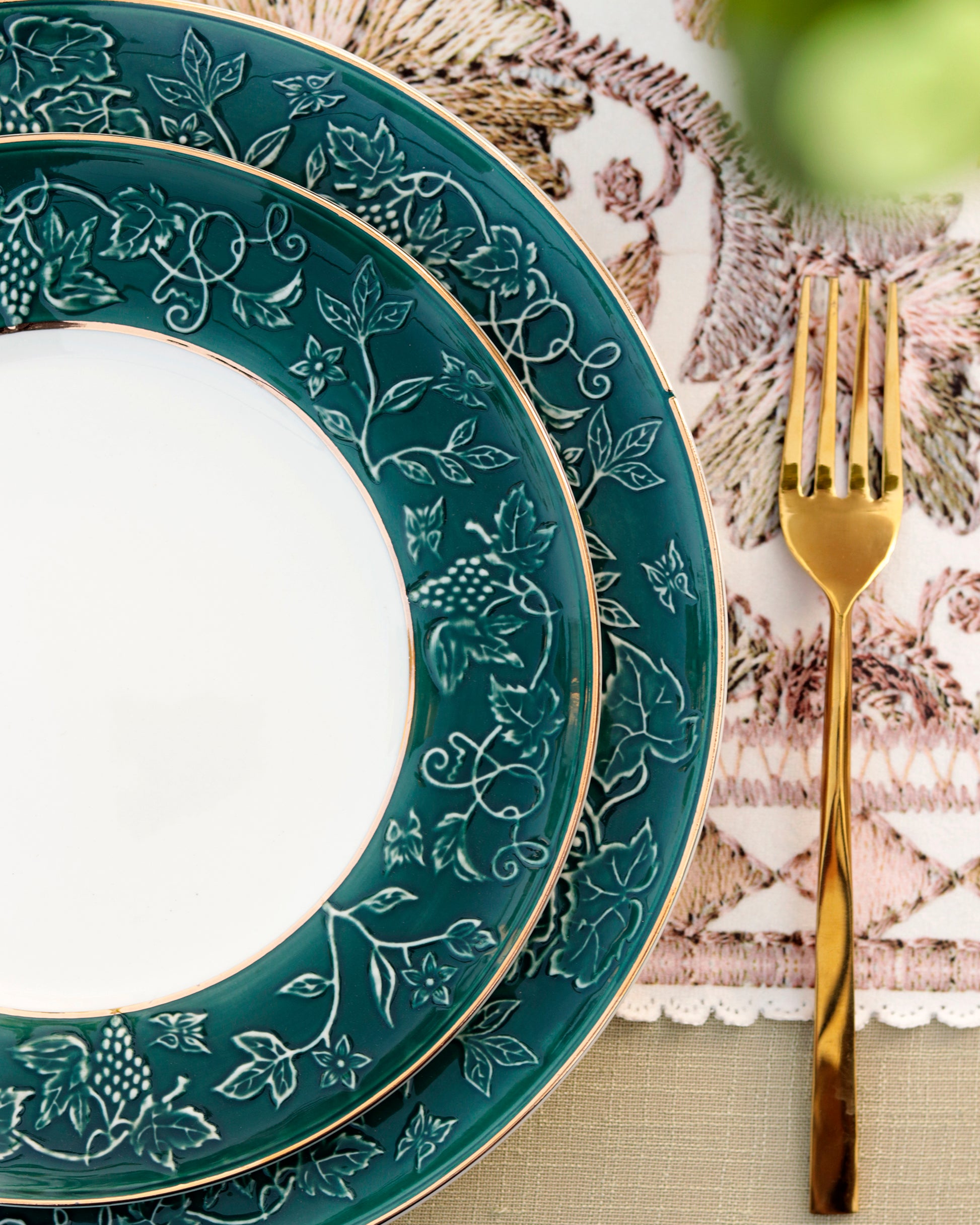 Emerald Green 7 Pcs Plate Set (1 Serving Plate, 6 Quarter Plates) - Vigneto