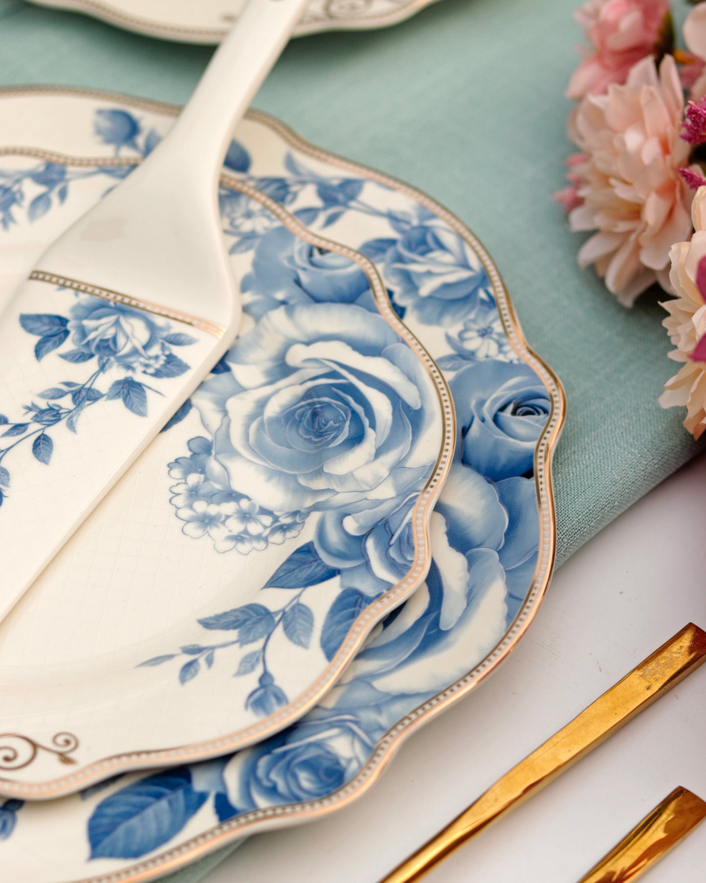Azure Gold 8 Pcs Snack Set (1 Serving Plate, 6 Quarter Plates, 1 Server) - Vigneto