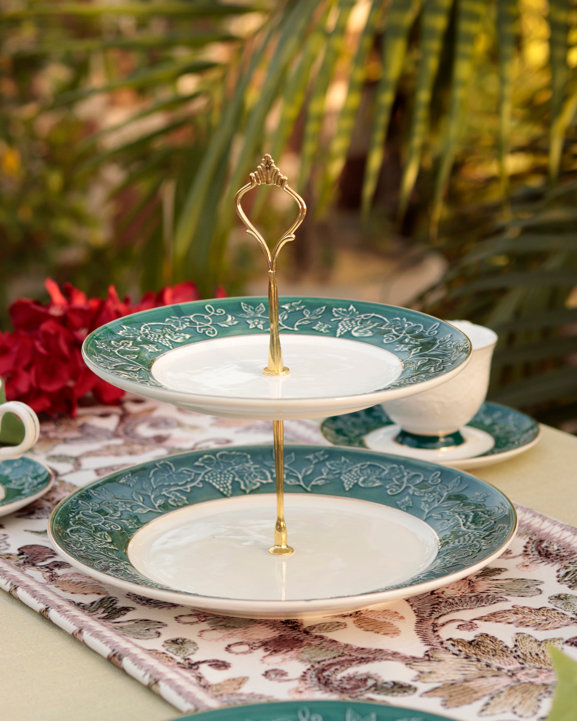 Emerald Green Two Tier Dessert Stand - Vigneto