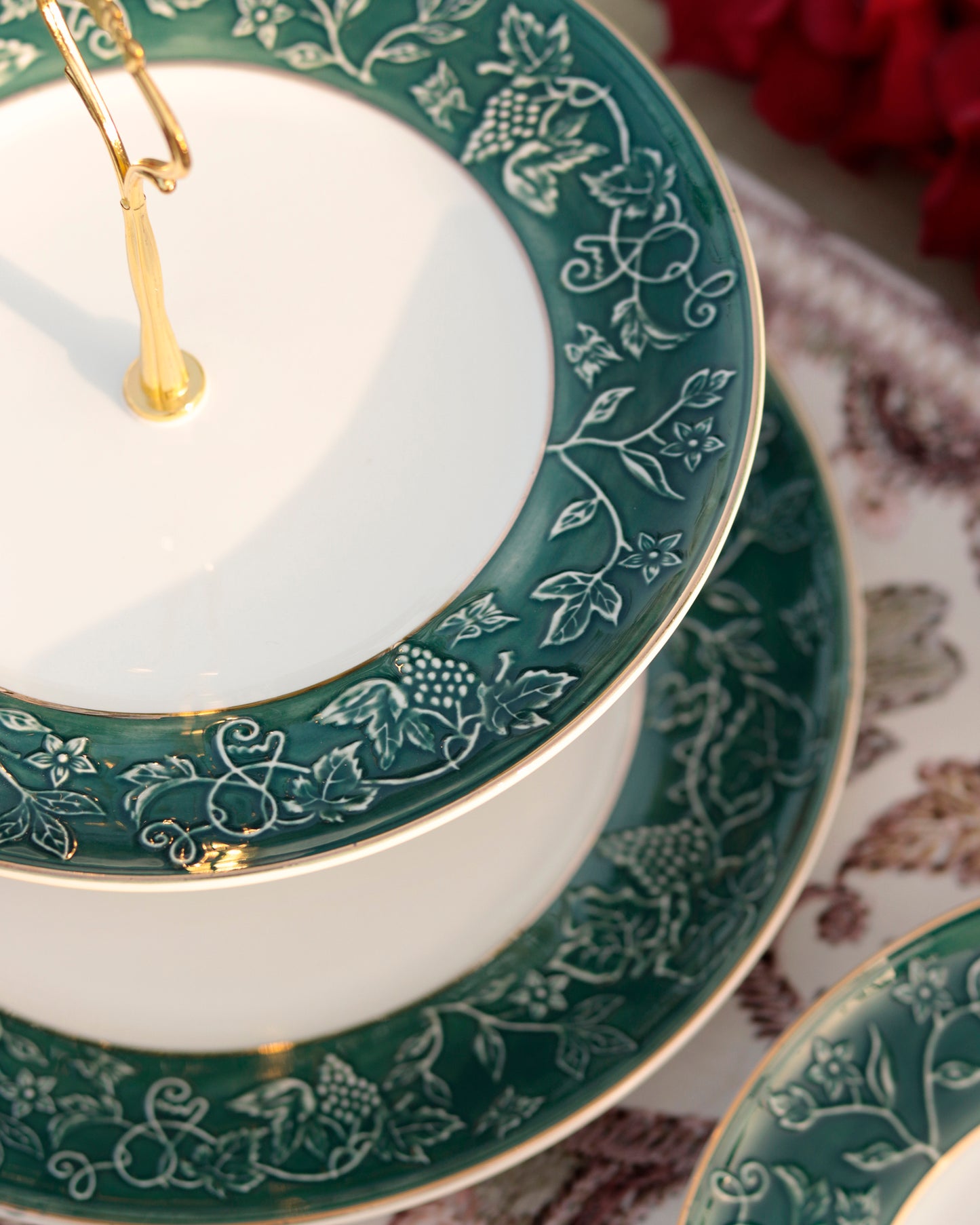 Emerald Green Two Tier Dessert Stand - Vigneto