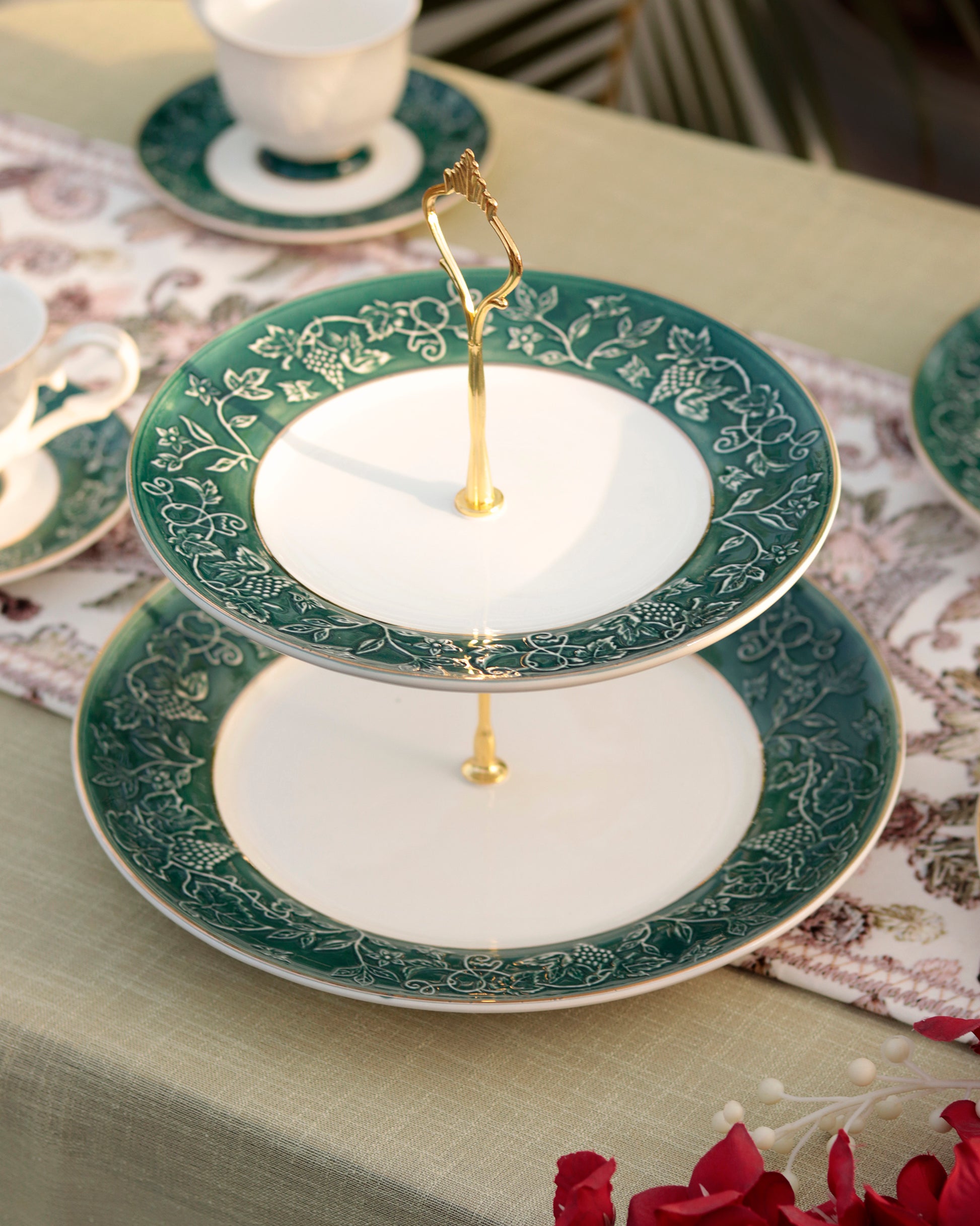Emerald Green Two Tier Dessert Stand - Vigneto