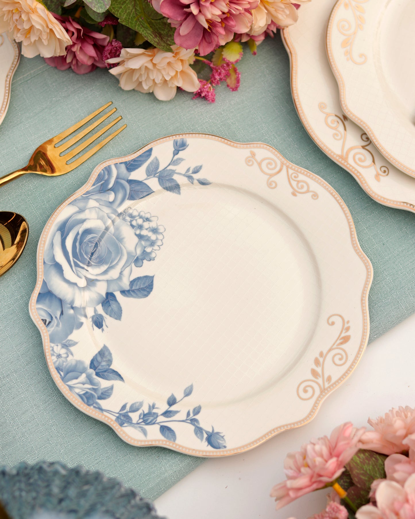 Azure Gold 8 Pcs Snack Set (1 Serving Plate, 6 Quarter Plates, 1 Server) - Vigneto