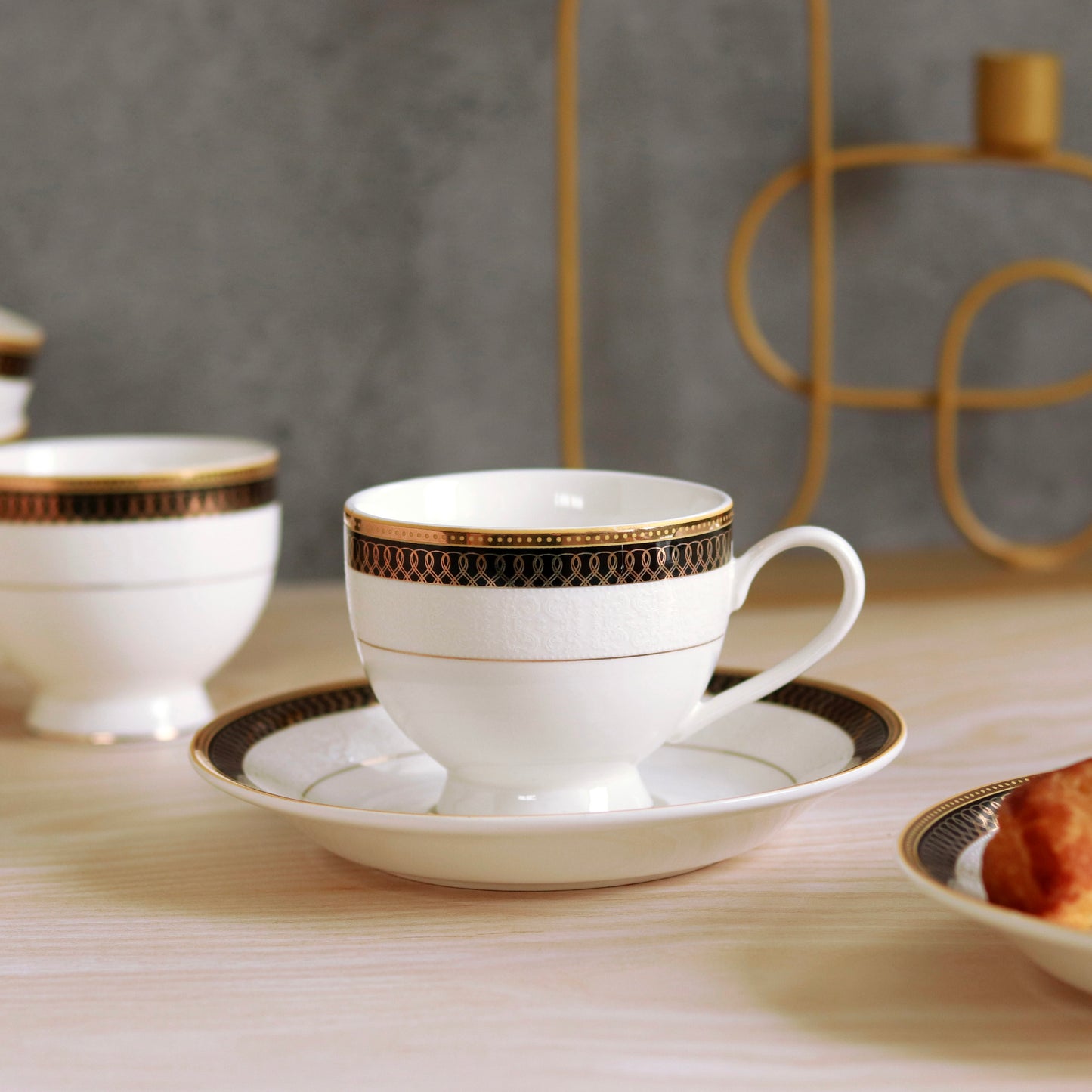 Gold on Black 15 Pcs Tea Set - Vigneto
