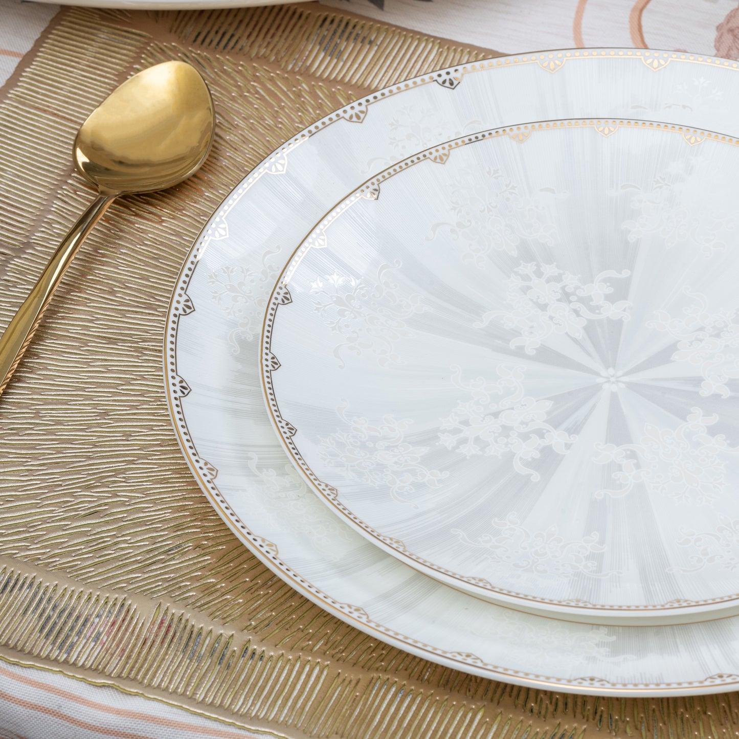 Parisian Gold 38 Pcs Dinner Set - Vigneto