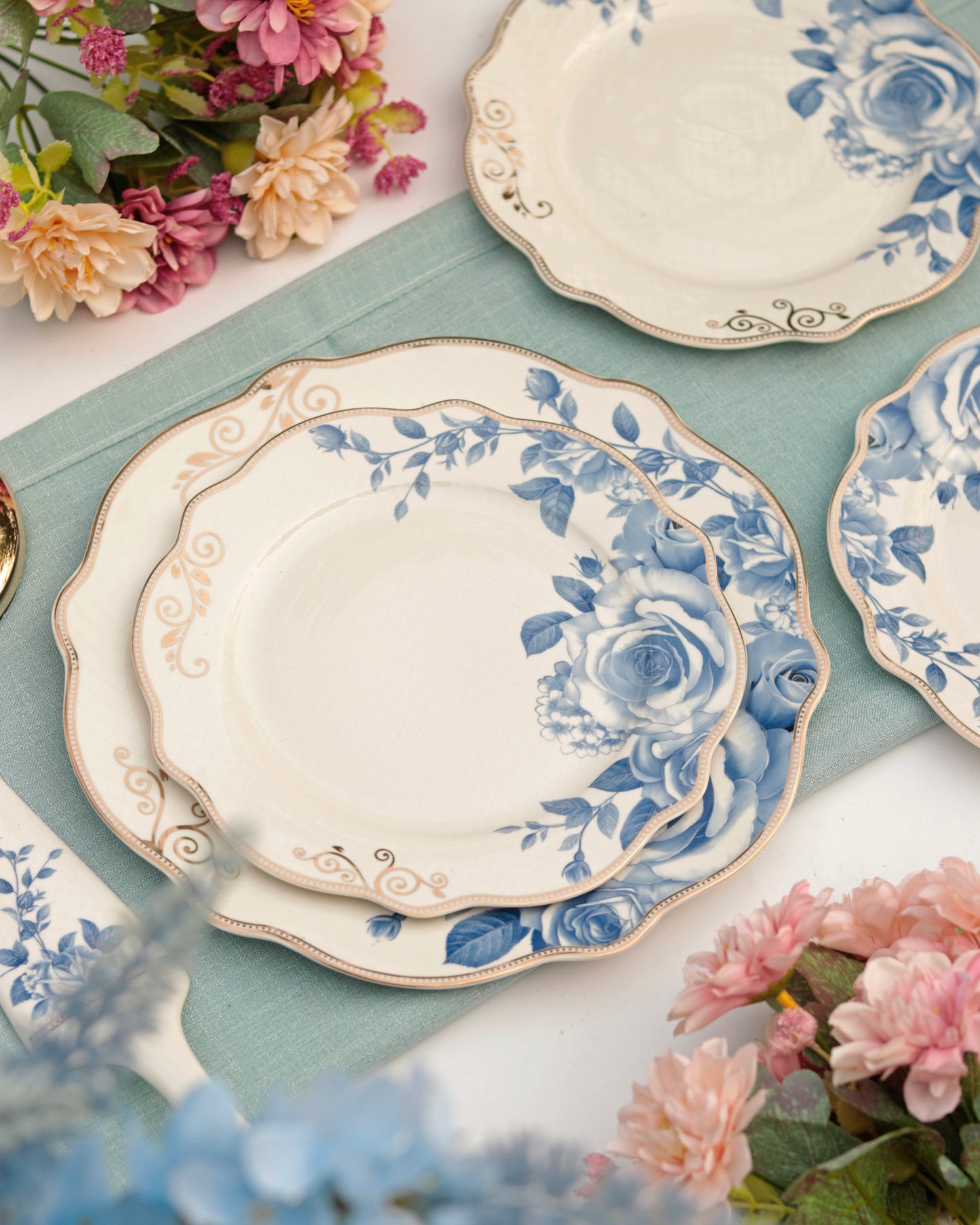 Azure Gold 8 Pcs Snack Set (1 Serving Plate, 6 Quarter Plates, 1 Server) - Vigneto