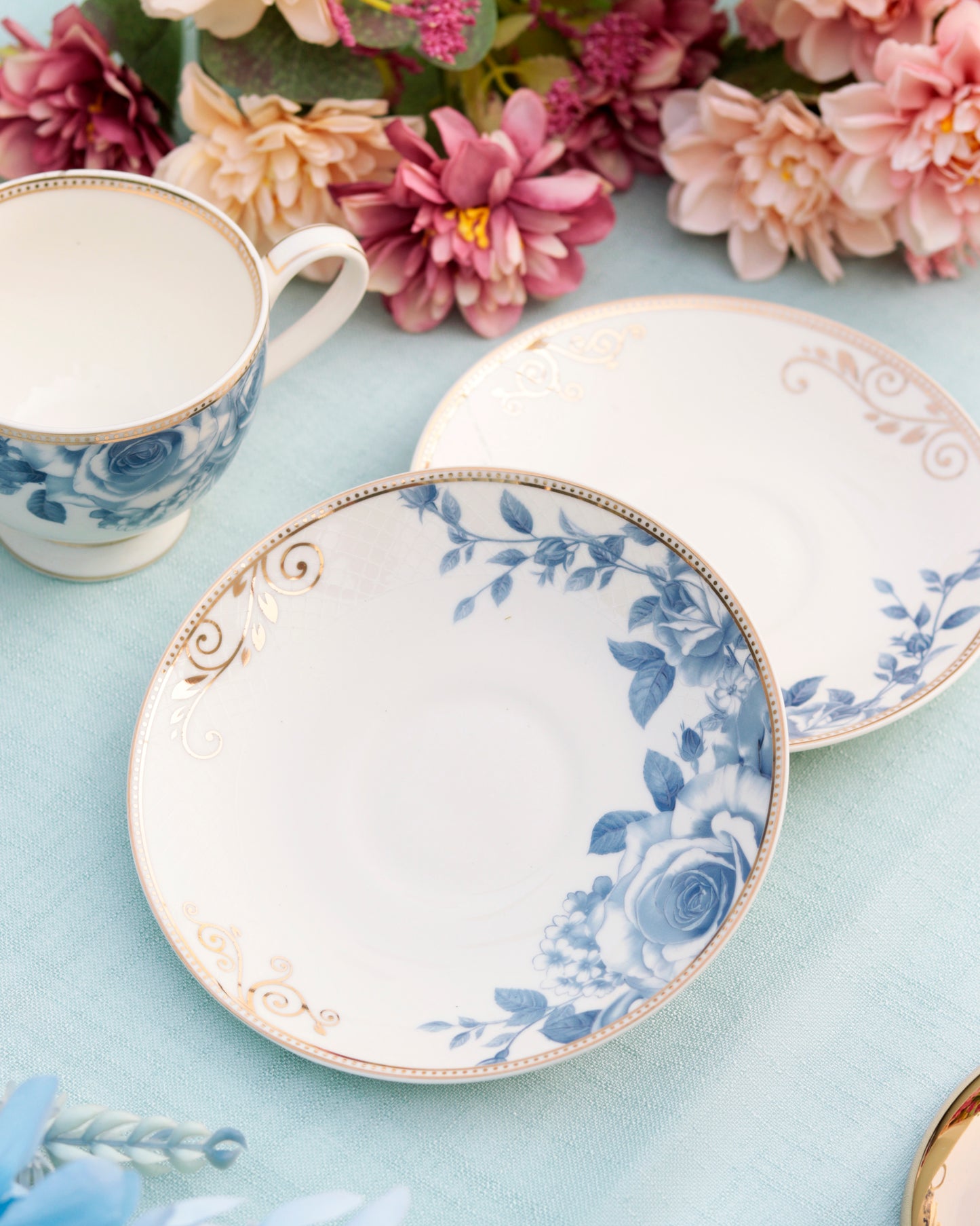 Azure Gold Cup and Saucer Set (6 Cups and 6 Saucers) - Vigneto