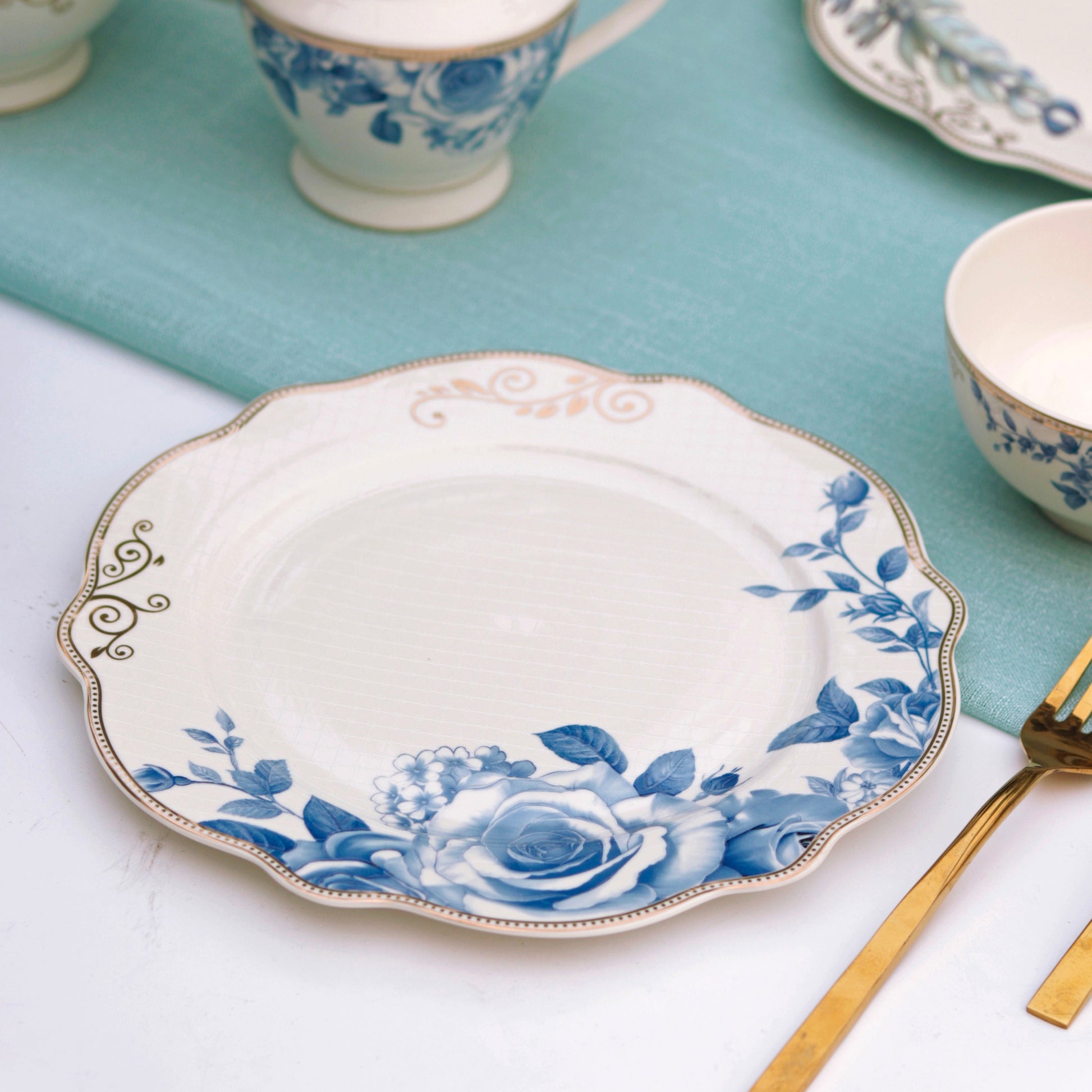 Azure Gold 8" Quarter Plates (Set of 6) - Vigneto