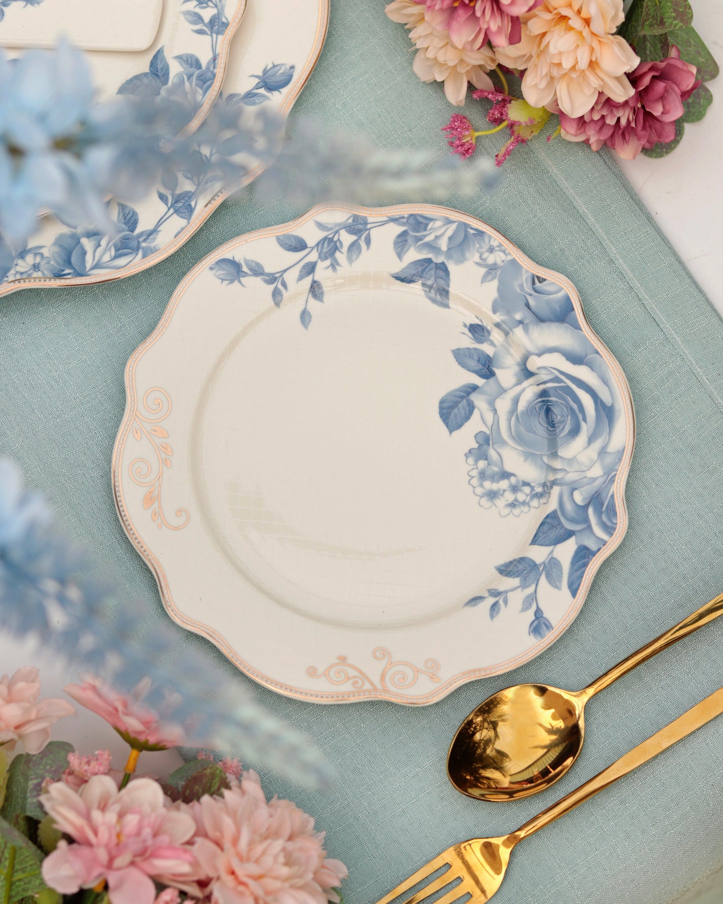 Azure Gold 8 Pcs Snack Set (1 Serving Plate, 6 Quarter Plates, 1 Server) - Vigneto