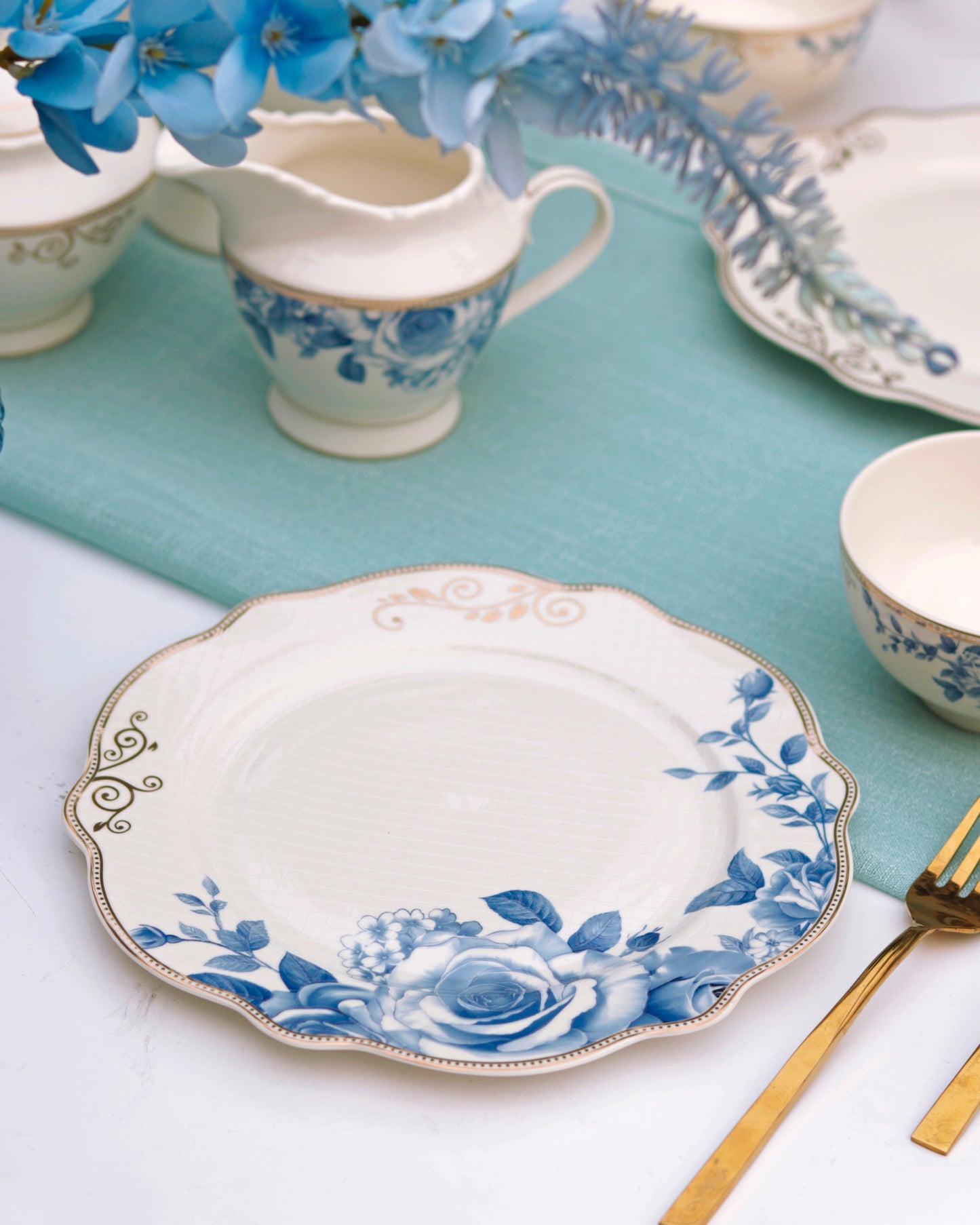 Azure Gold 36 Pcs Dinner Set - Vigneto