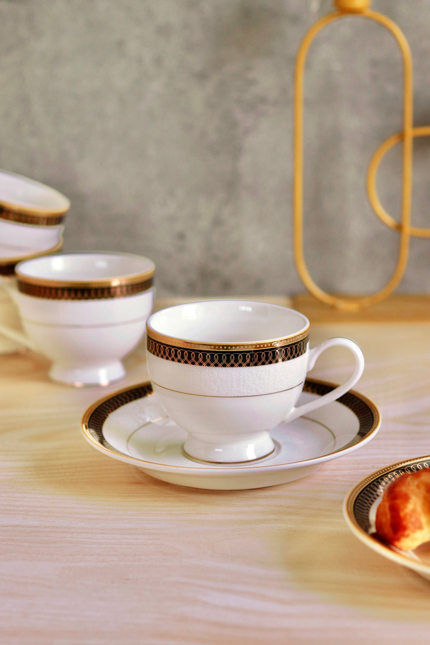 Gold on Black 15 Pcs Tea Set - Vigneto